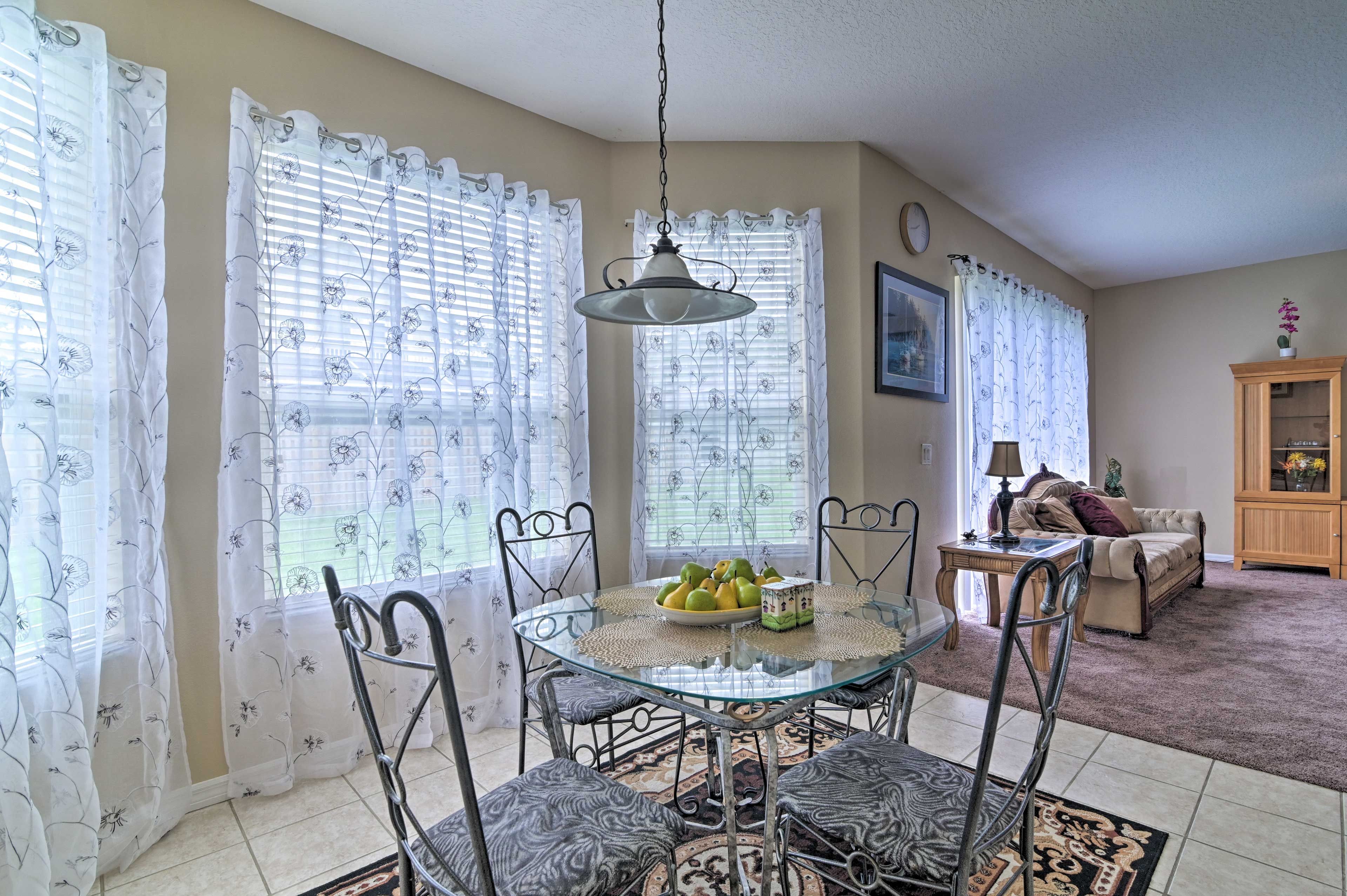 Kitchen | Breakfast Table