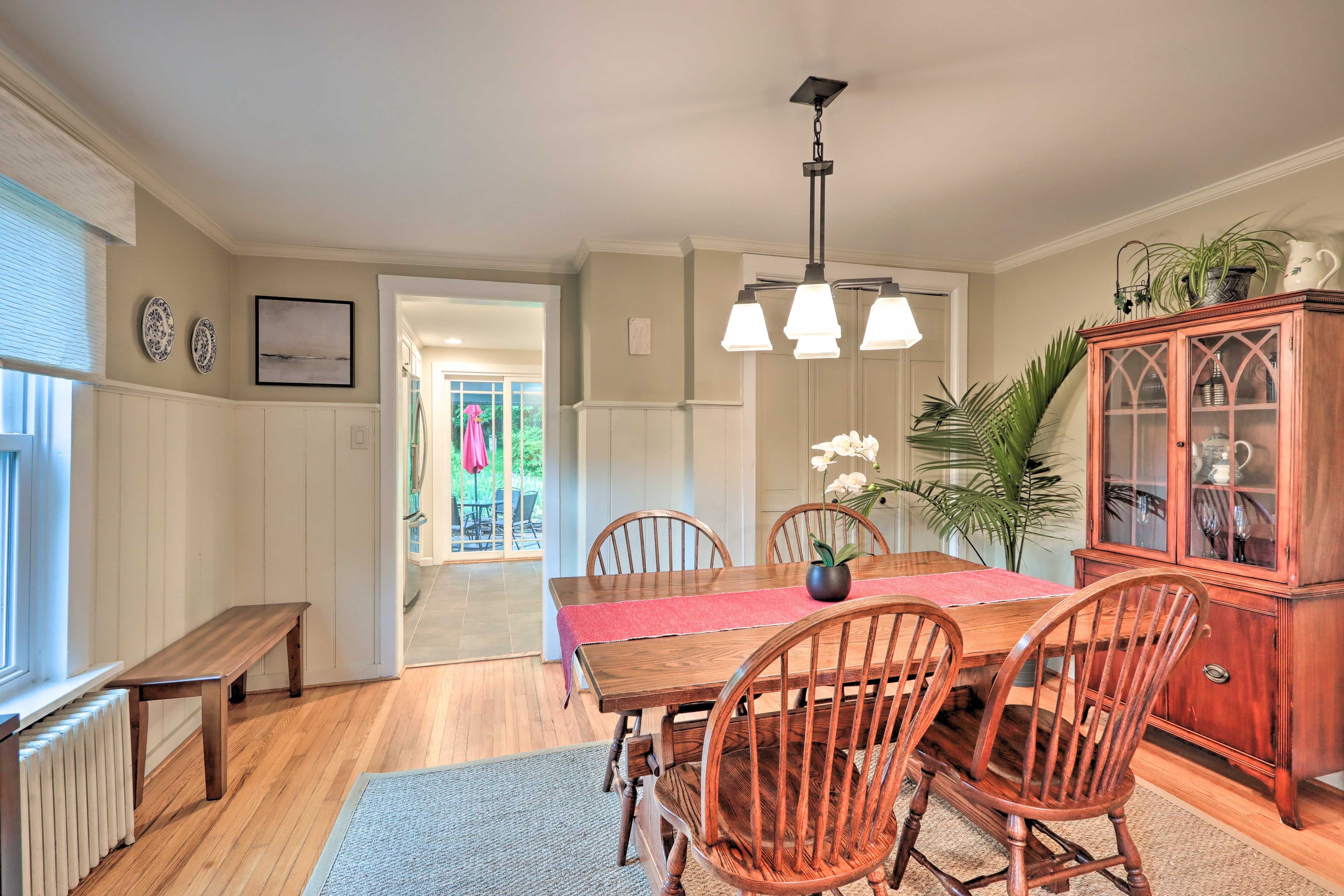 Dining Area | Dishware Provided