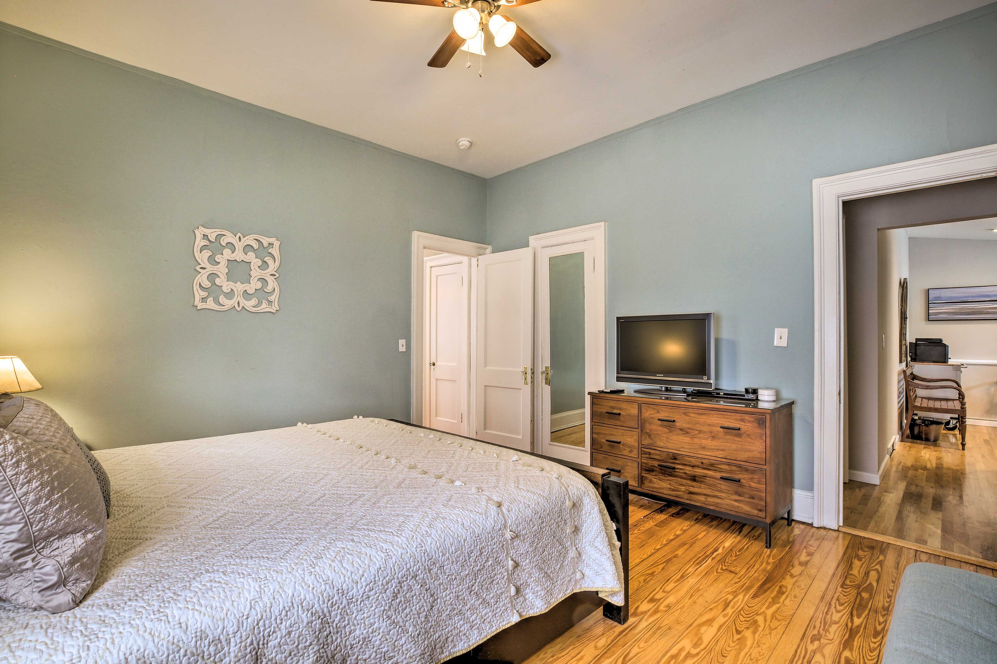 Bedroom | Smart TV