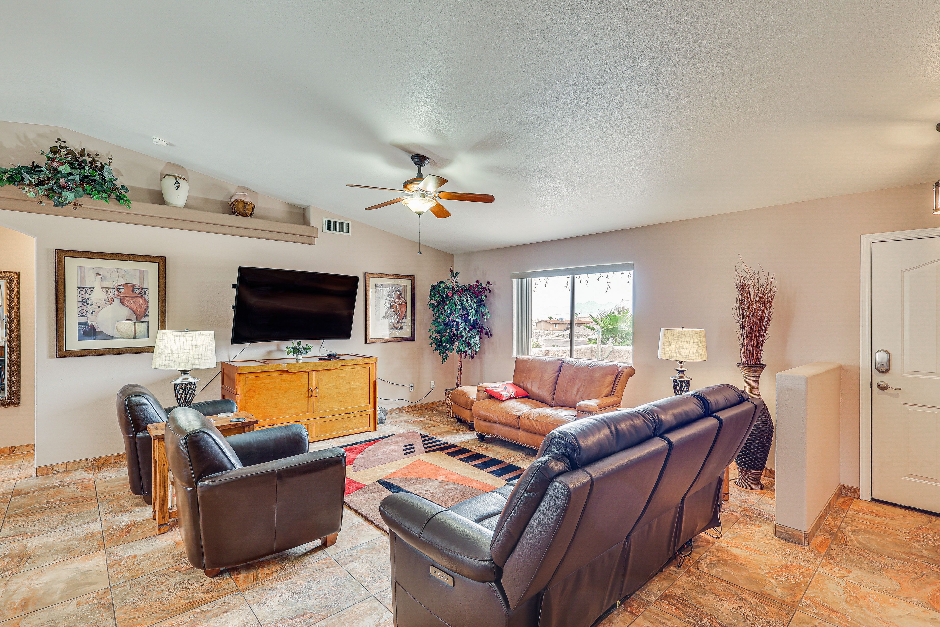 Living Room | Smart TV | Free WiFi