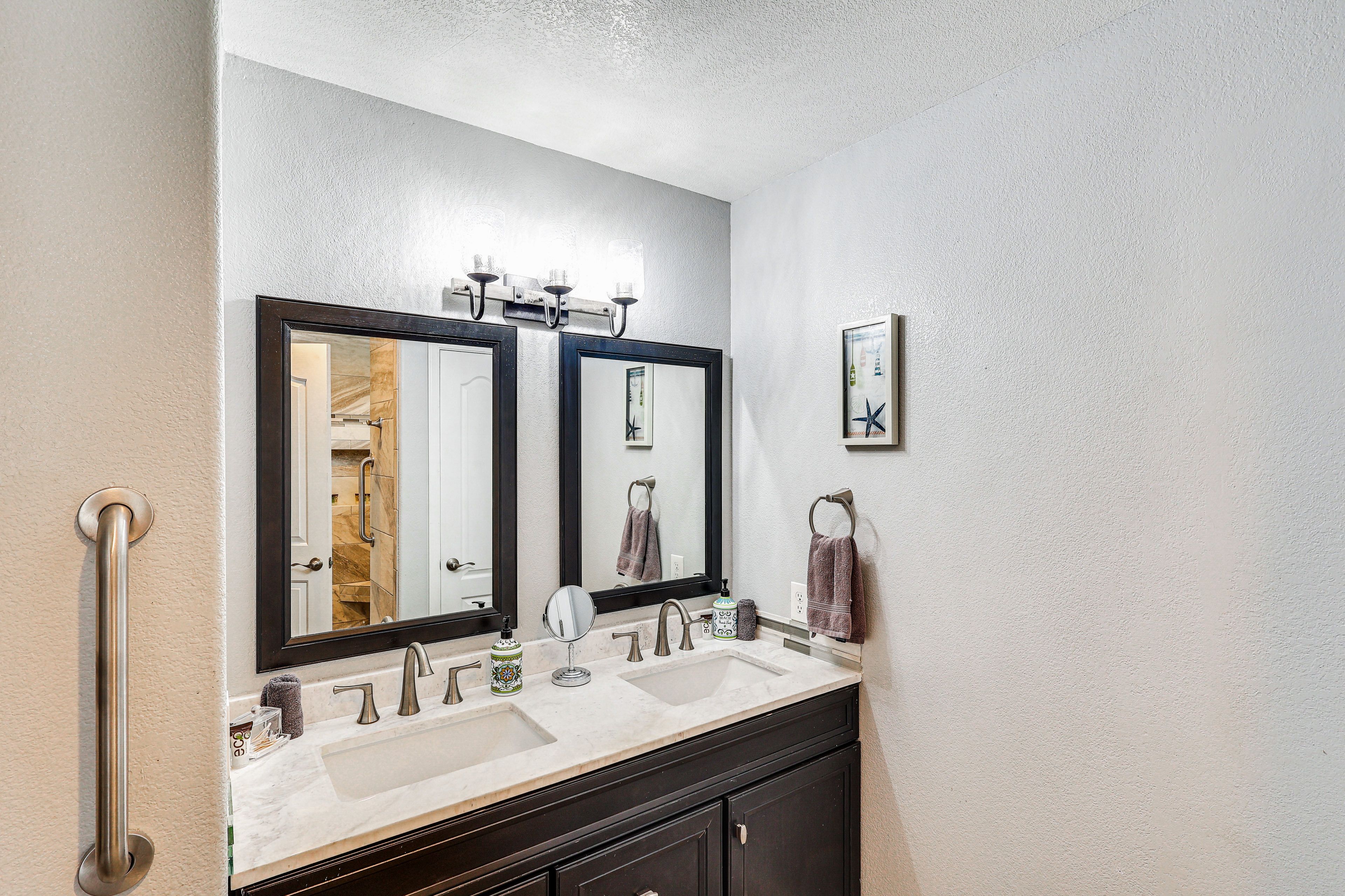 Full Bath | Towels | Hair Dryer
