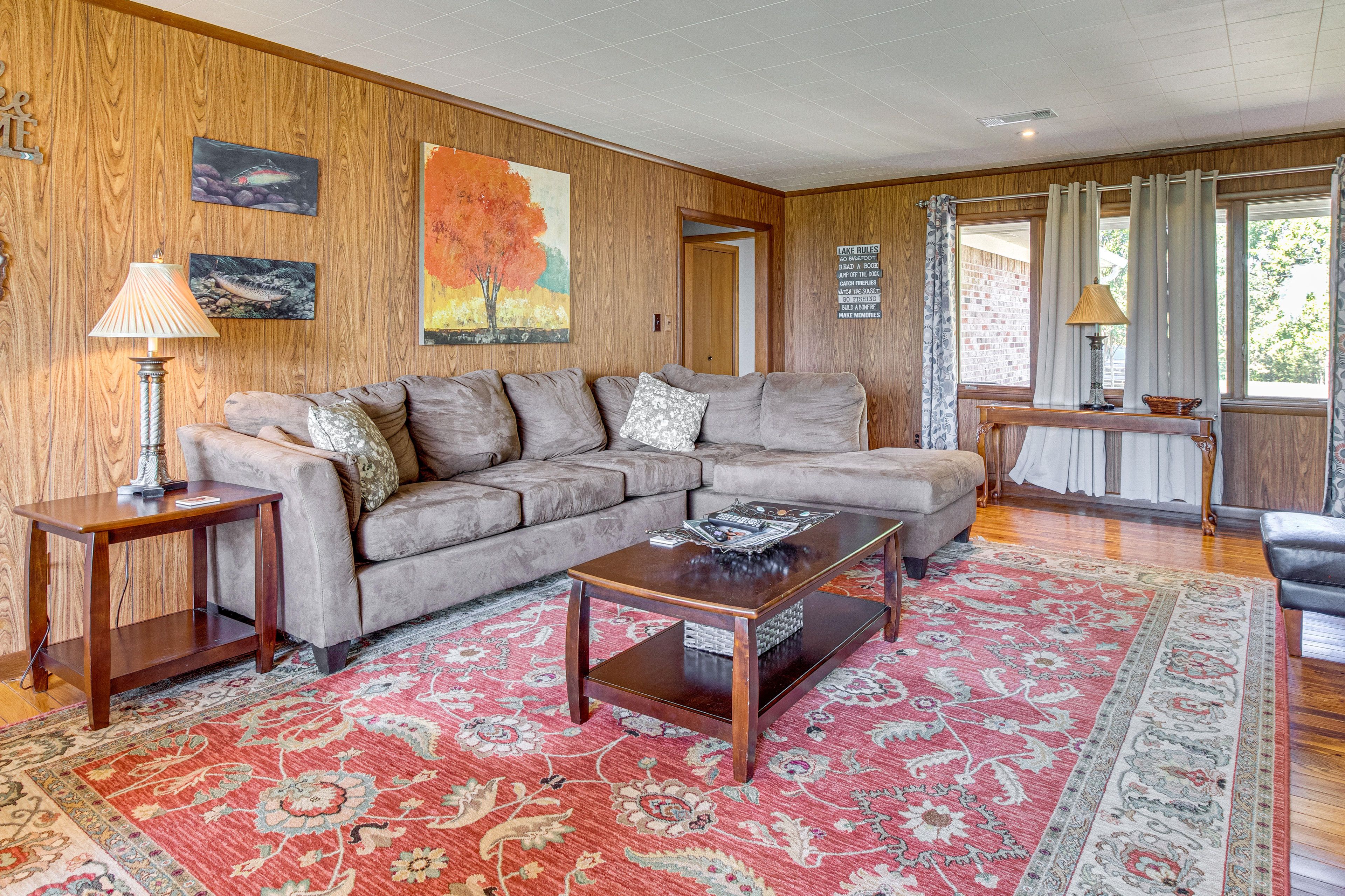 Living Room | Smart TV | Free WiFi