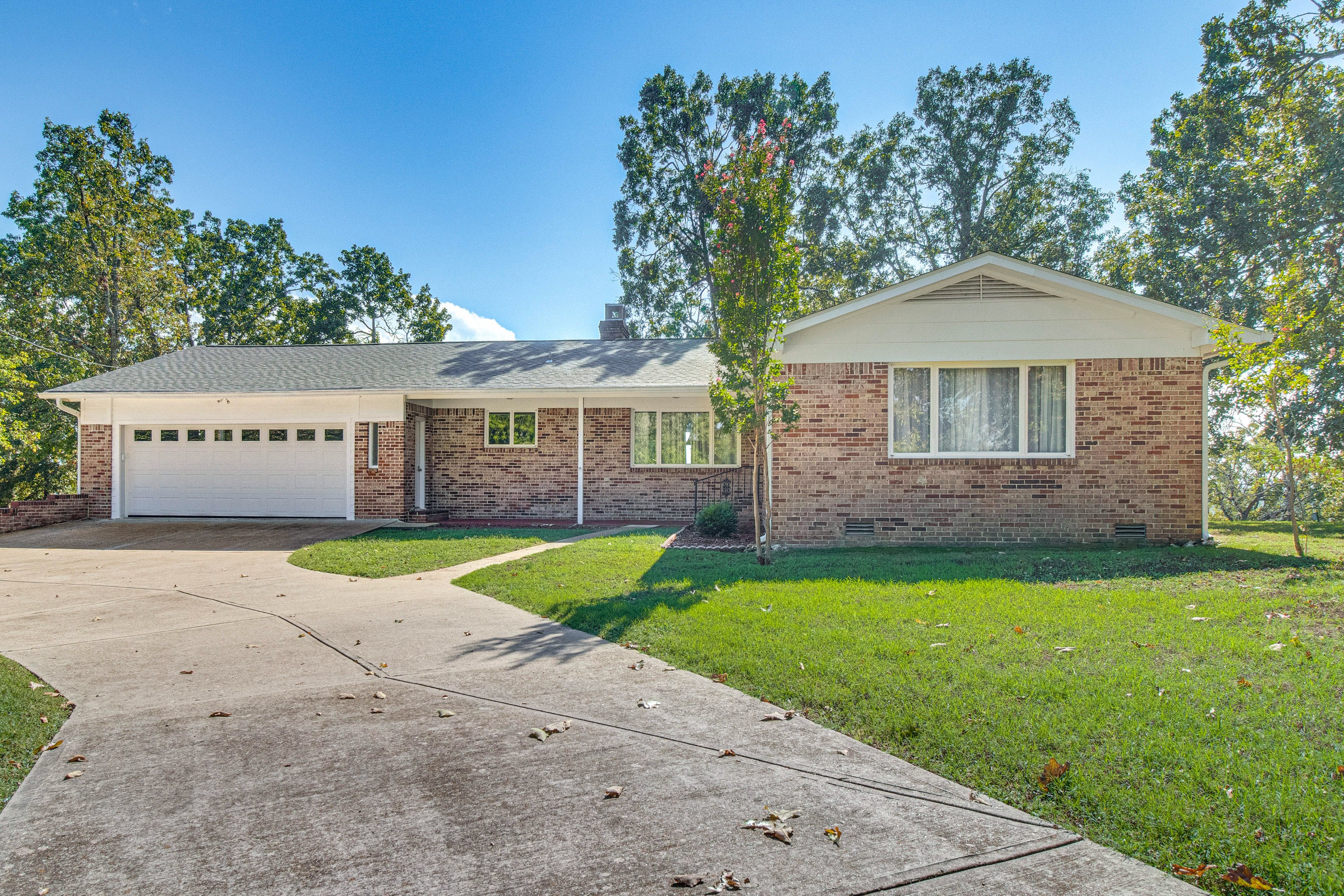 Exterior | Parking | Driveway (3 Vehicles)