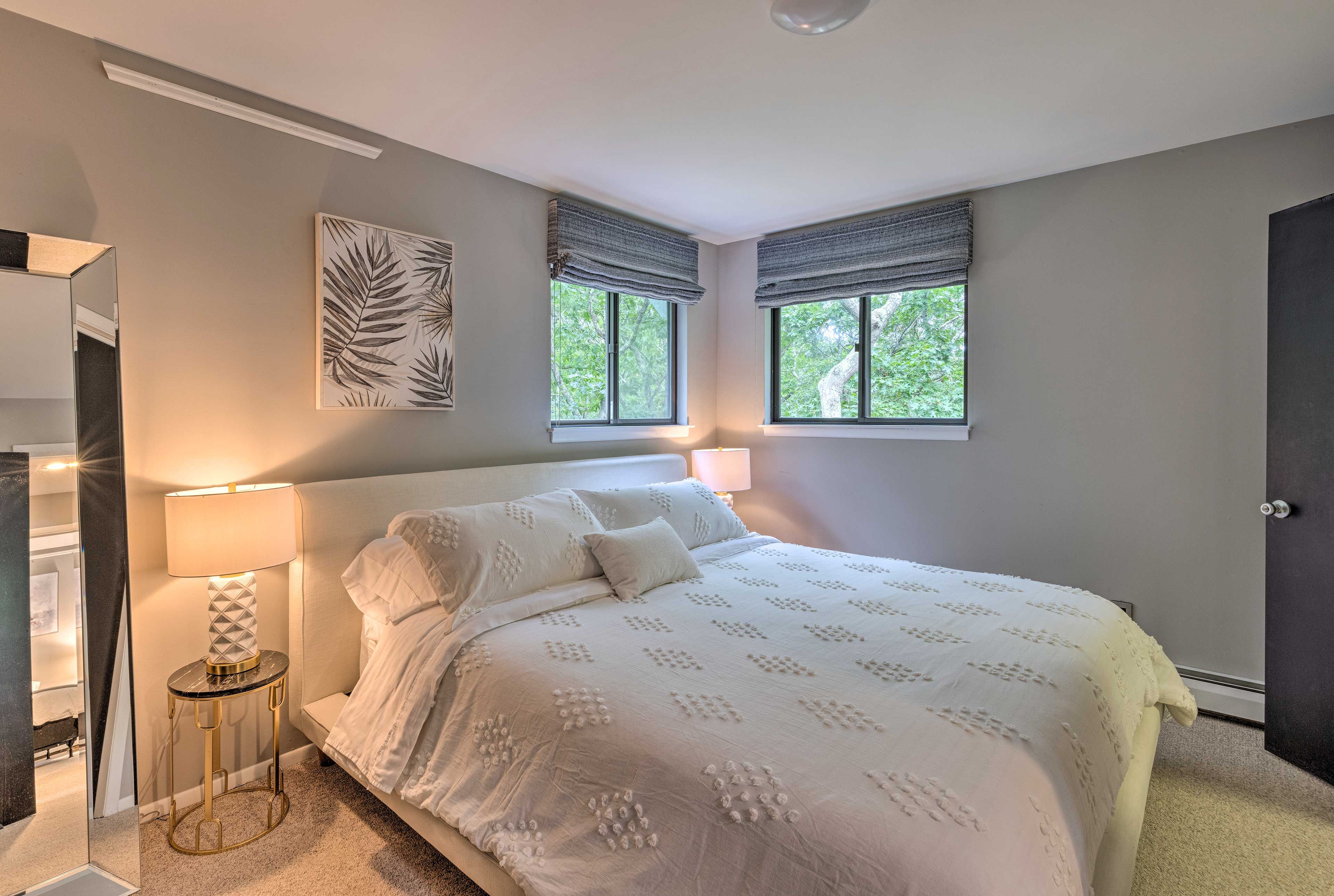 Bedroom 1 | King Bed