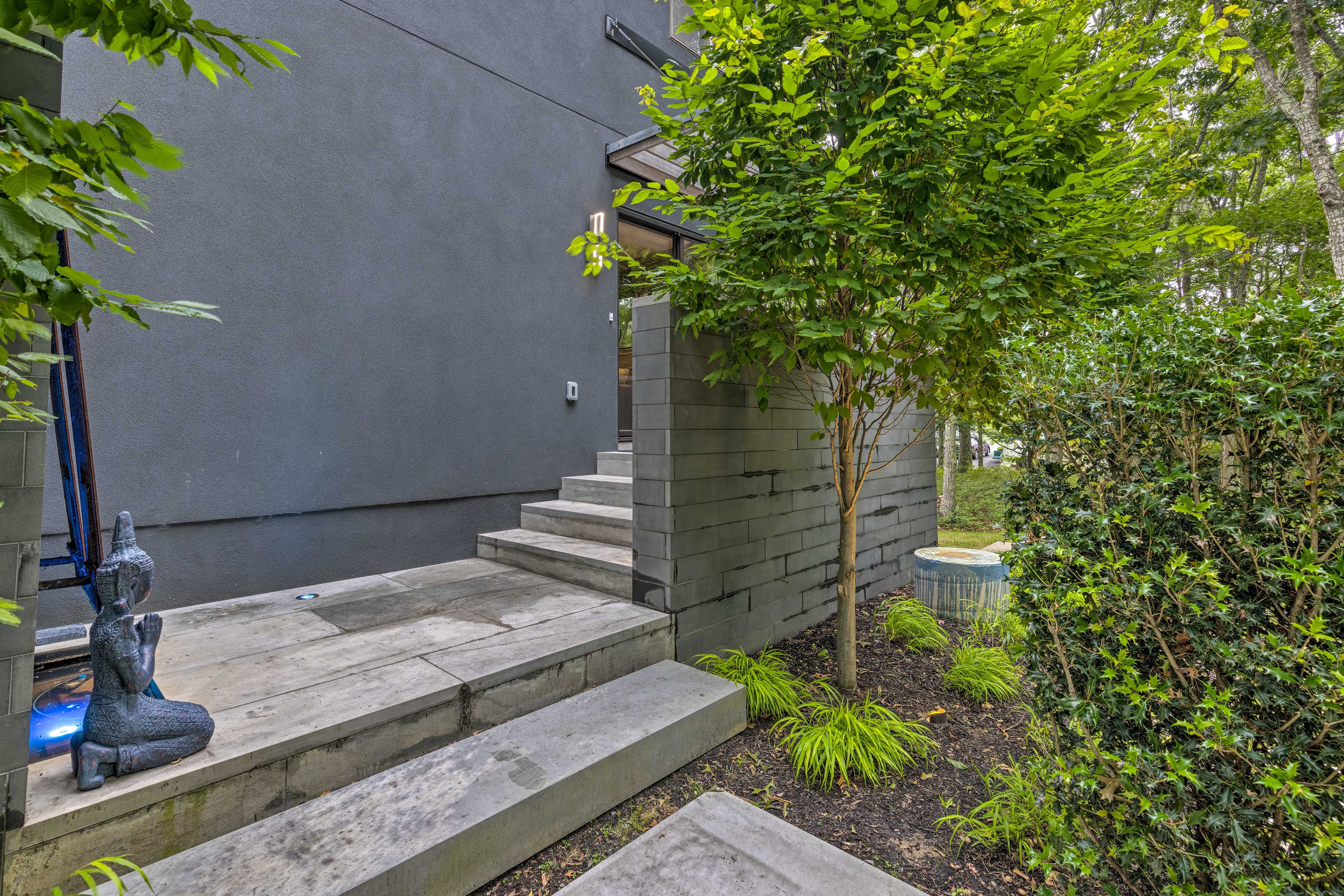 Home Exterior | Entry Stairs Required