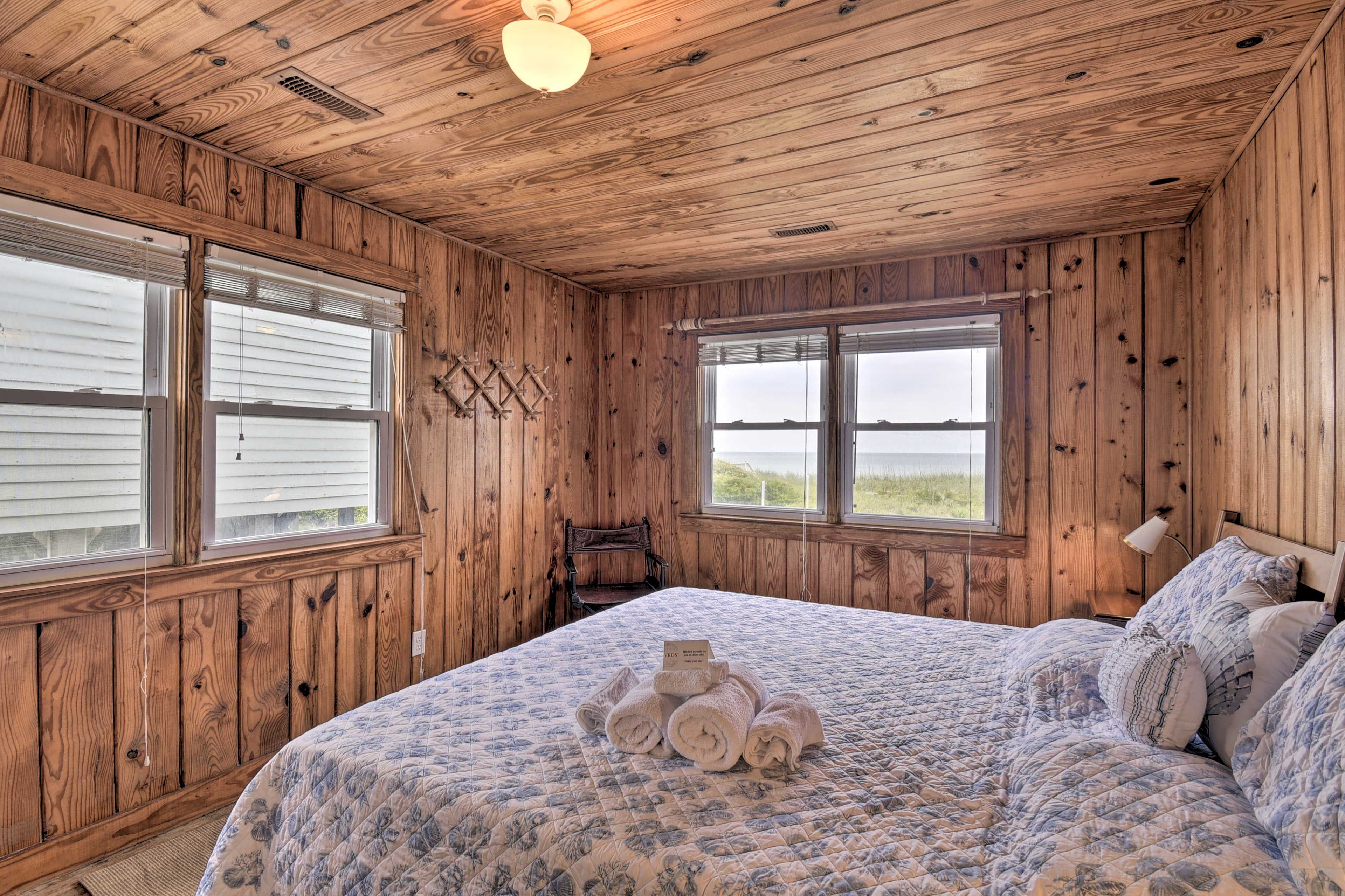 Bedroom 2 | Queen Bed