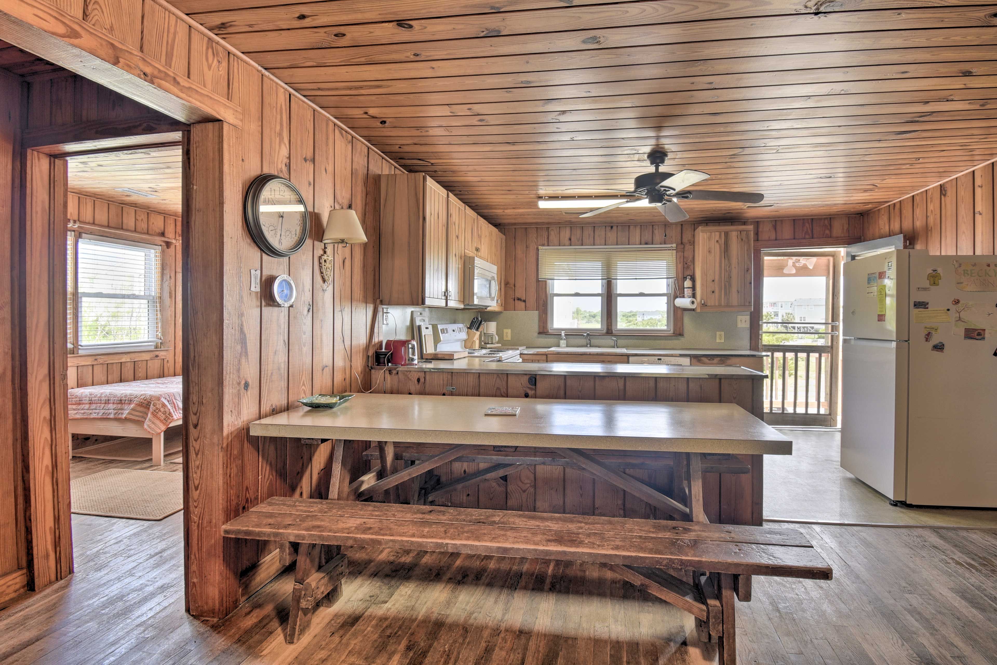 Living Room | 6-Person Dining Table