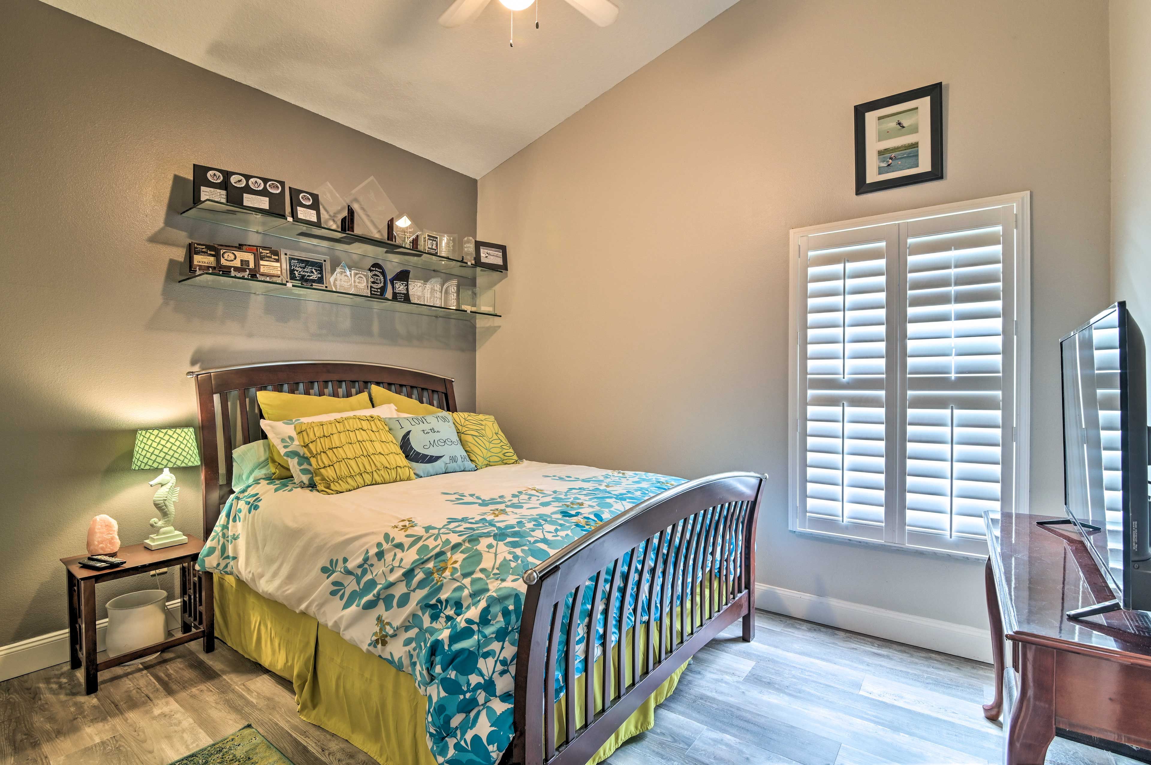 Bedroom 2 | Queen Bed