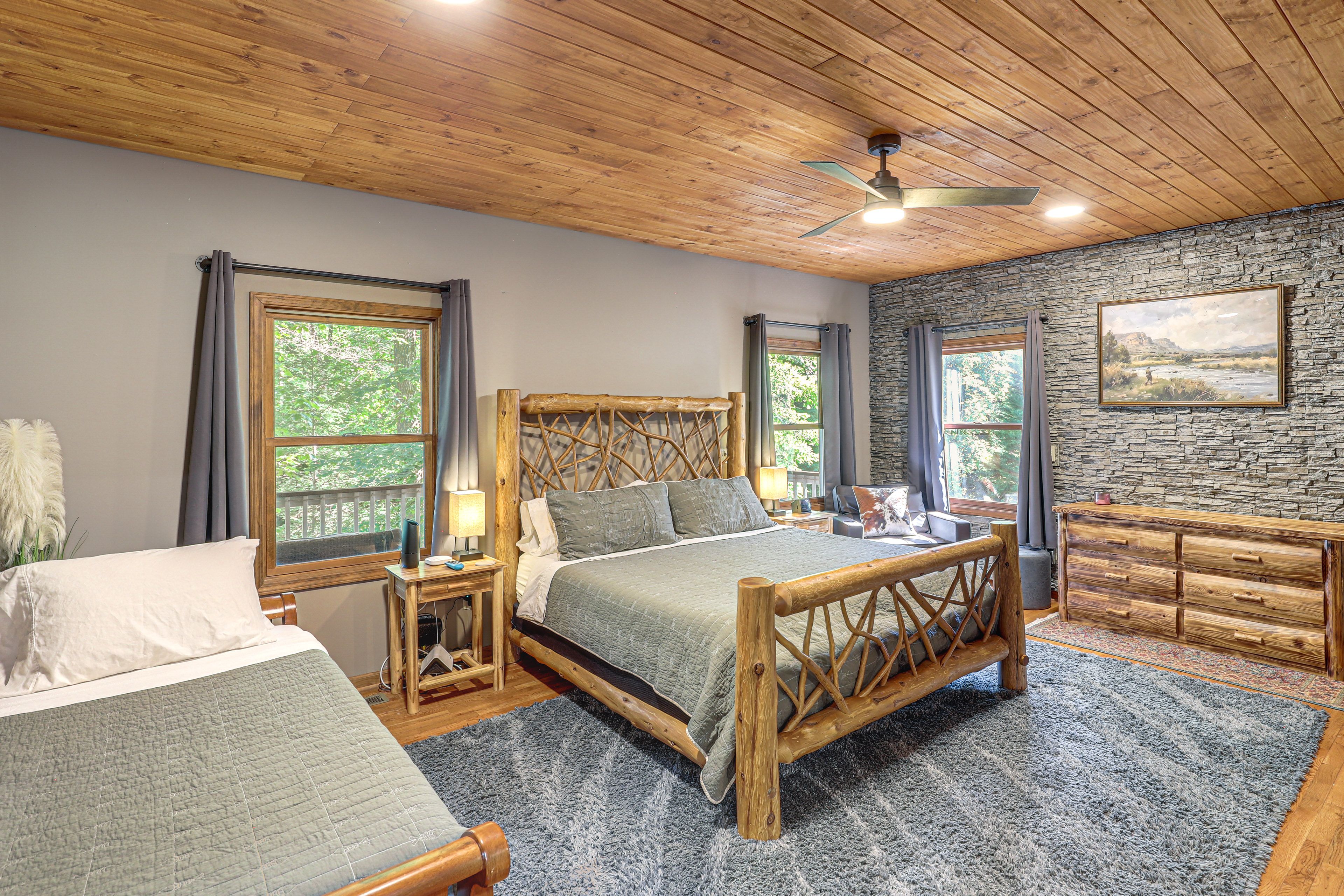 Bedroom 1 | King Bed | Twin Daybed | En-Suite Bathroom | Linens Provided