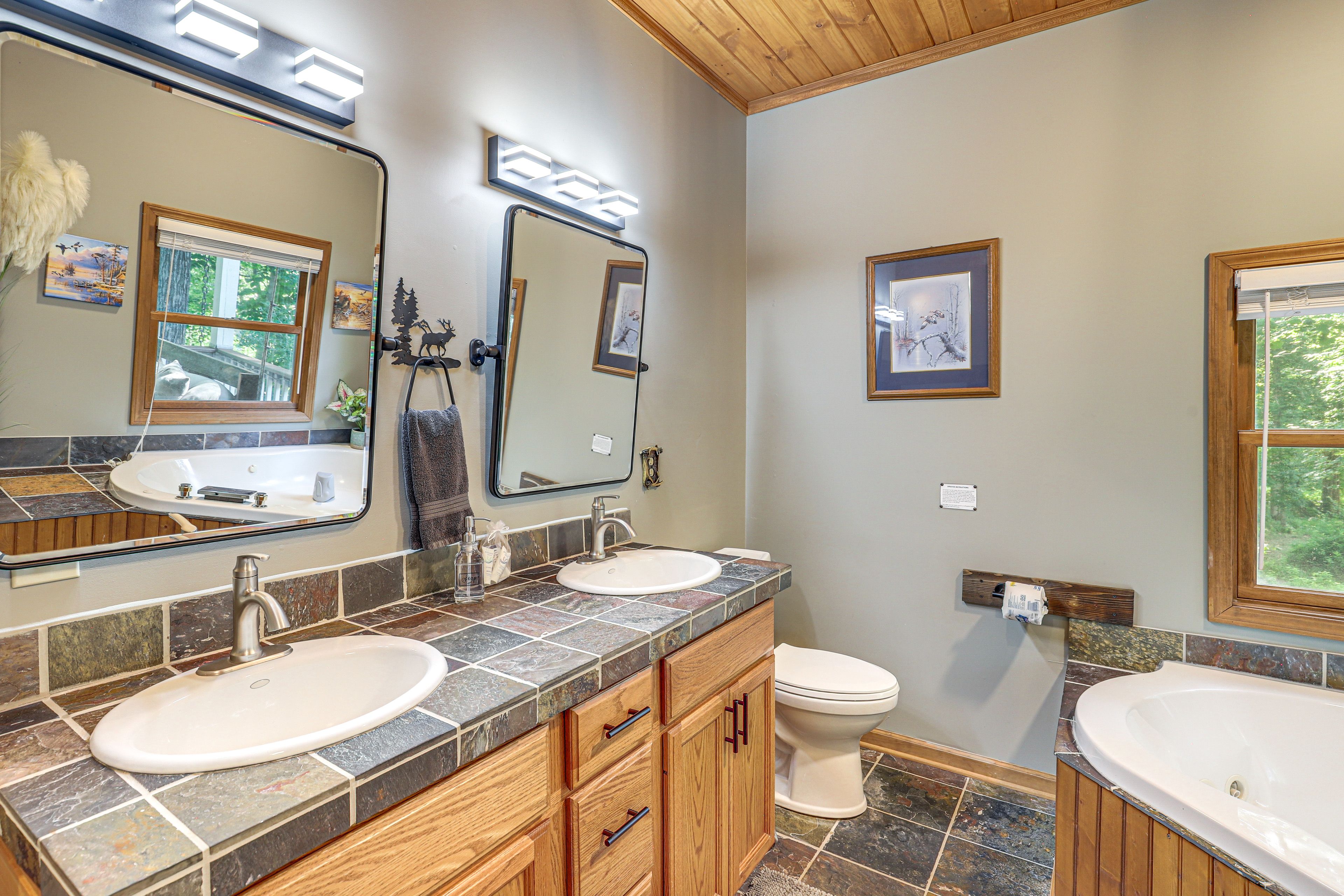 En-Suite Bathroom | Soaking Tub | Shower | Walk-In Closet