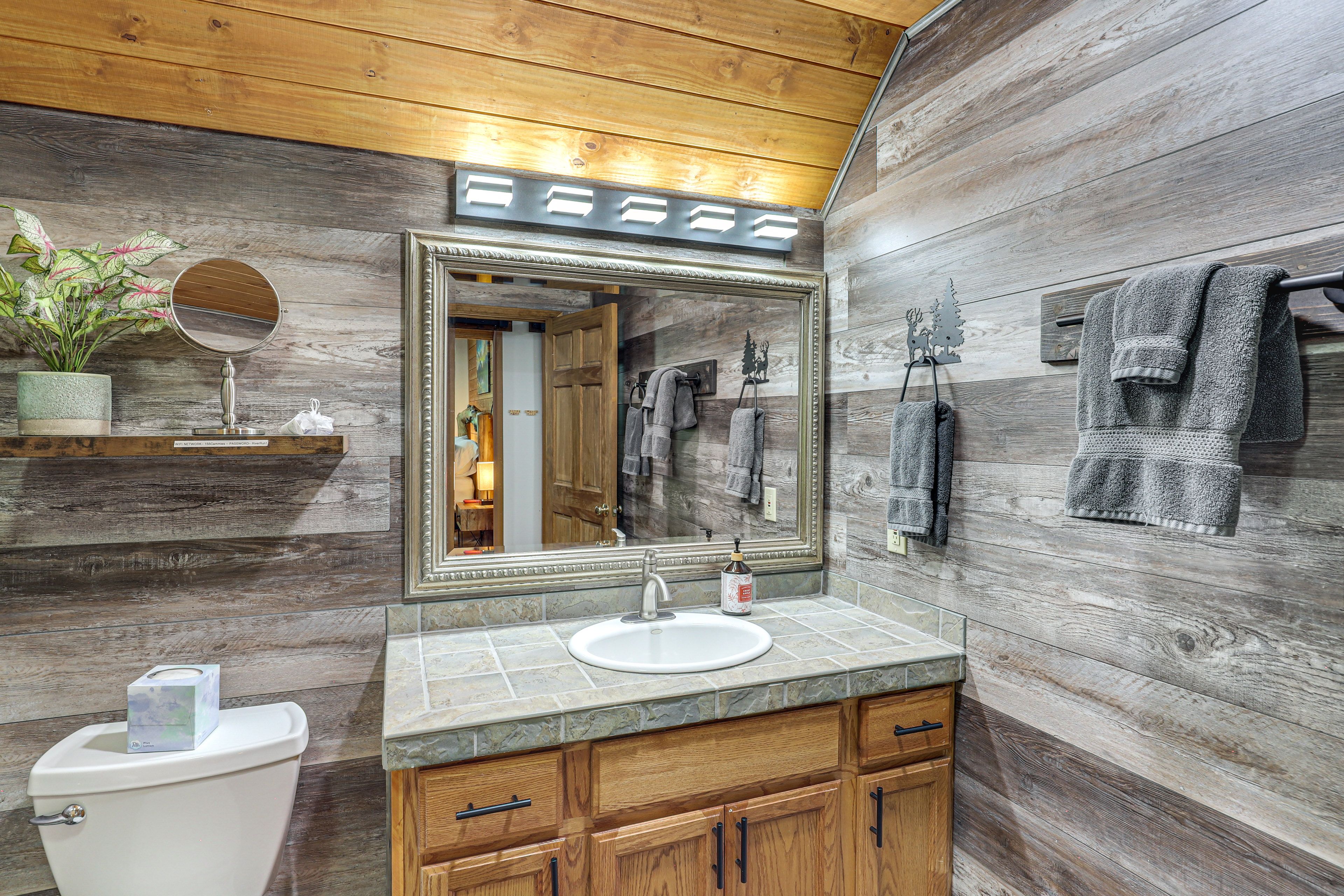 Full Bathroom | Shower | Towels & Linens Provided