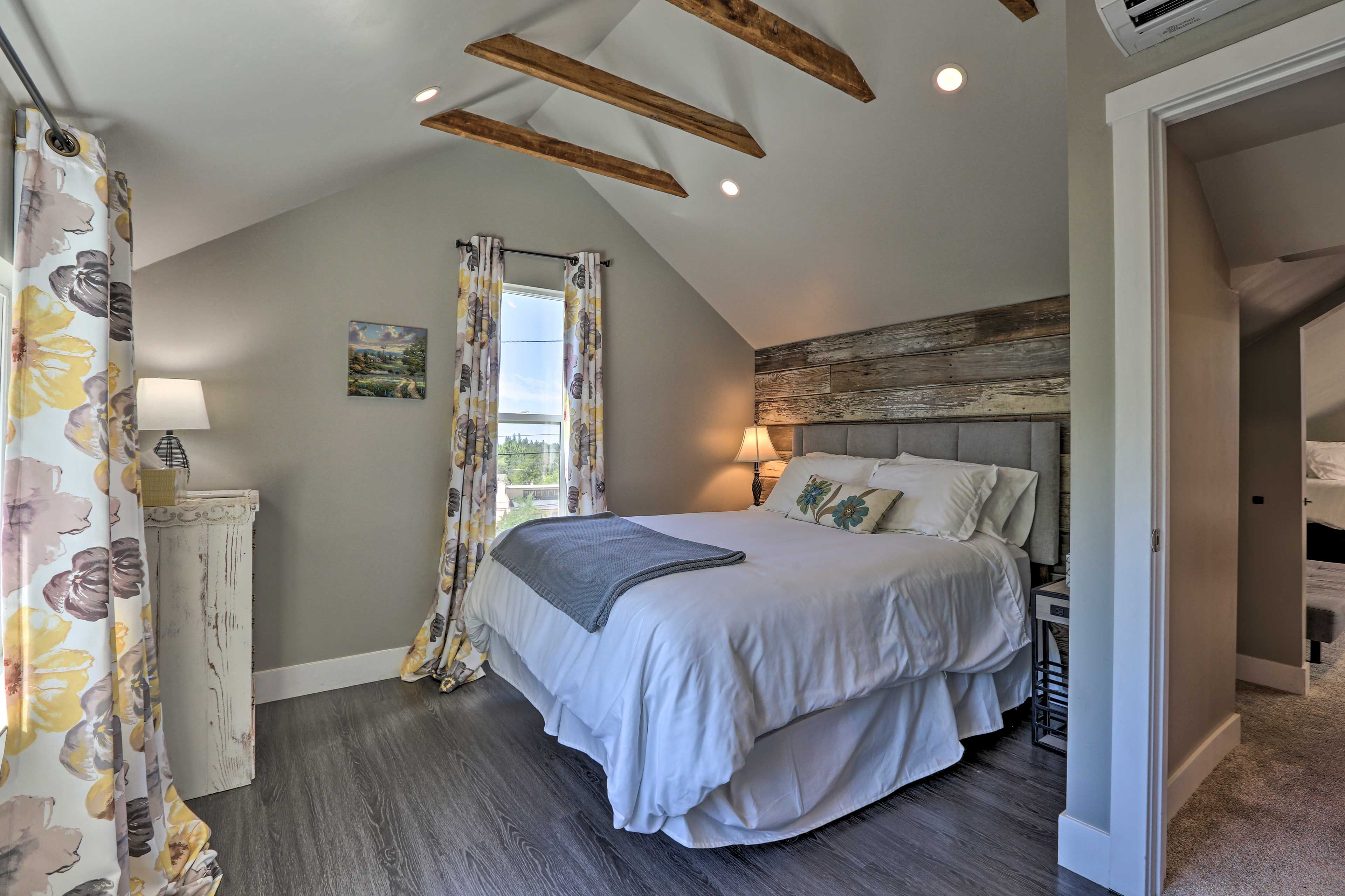 Bedroom 2 | Queen Bed | 1st Floor | En-Suite Bathroom