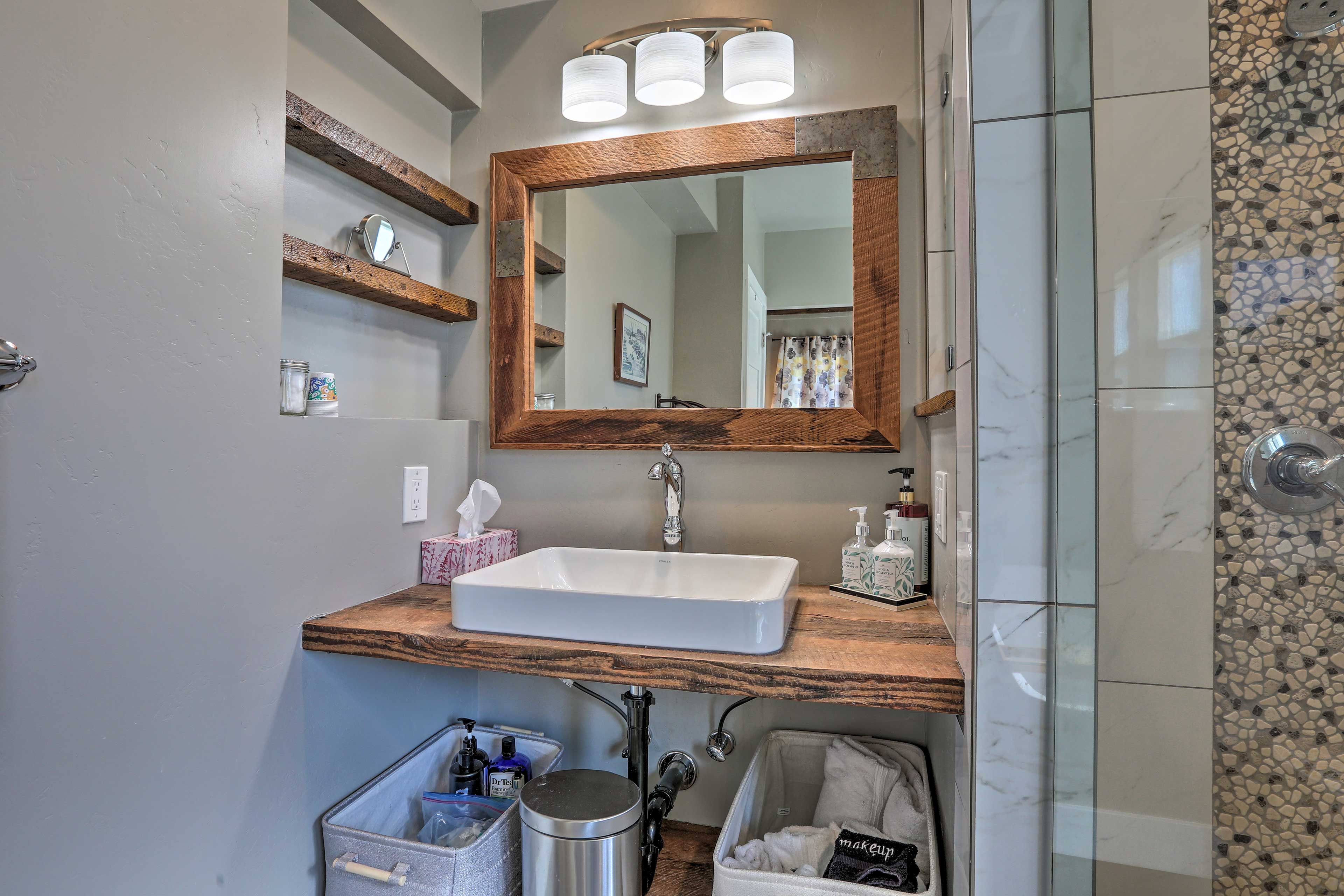 En-Suite Bathroom | Linens & Towels | Complimentary Toiletries | Hair Dryer