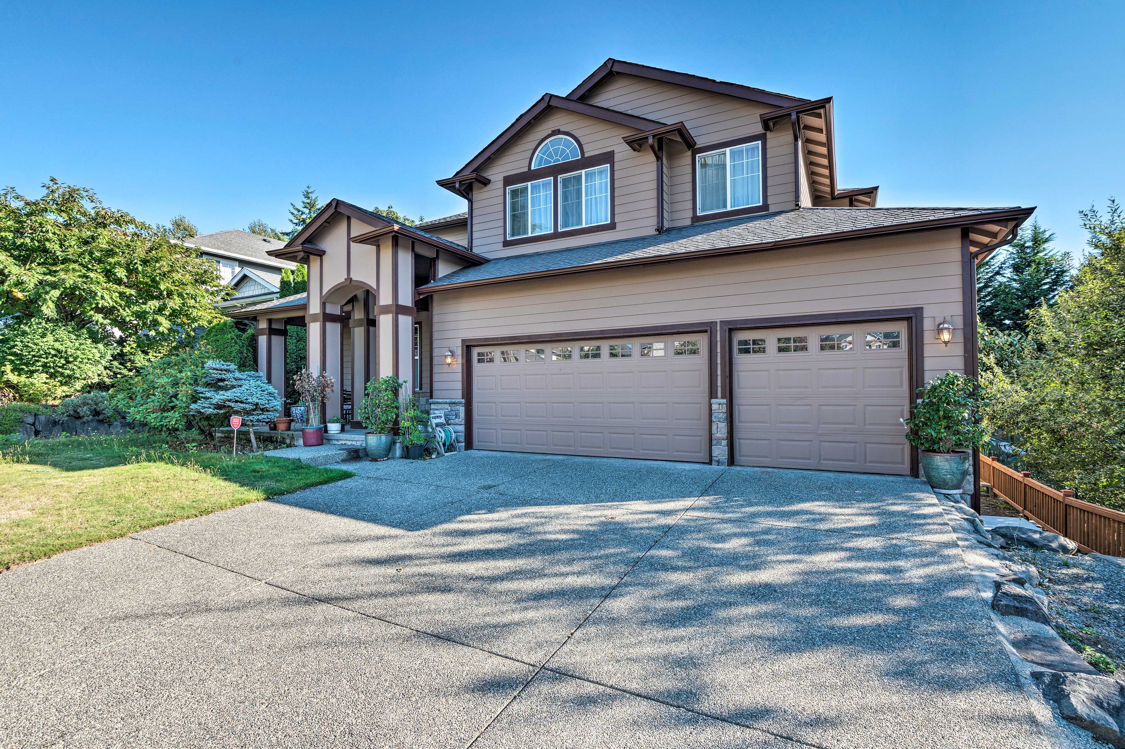 Renton Vacation Rental | 5BR | 4.5BA | 3,500 Sq Ft | Stairs Required