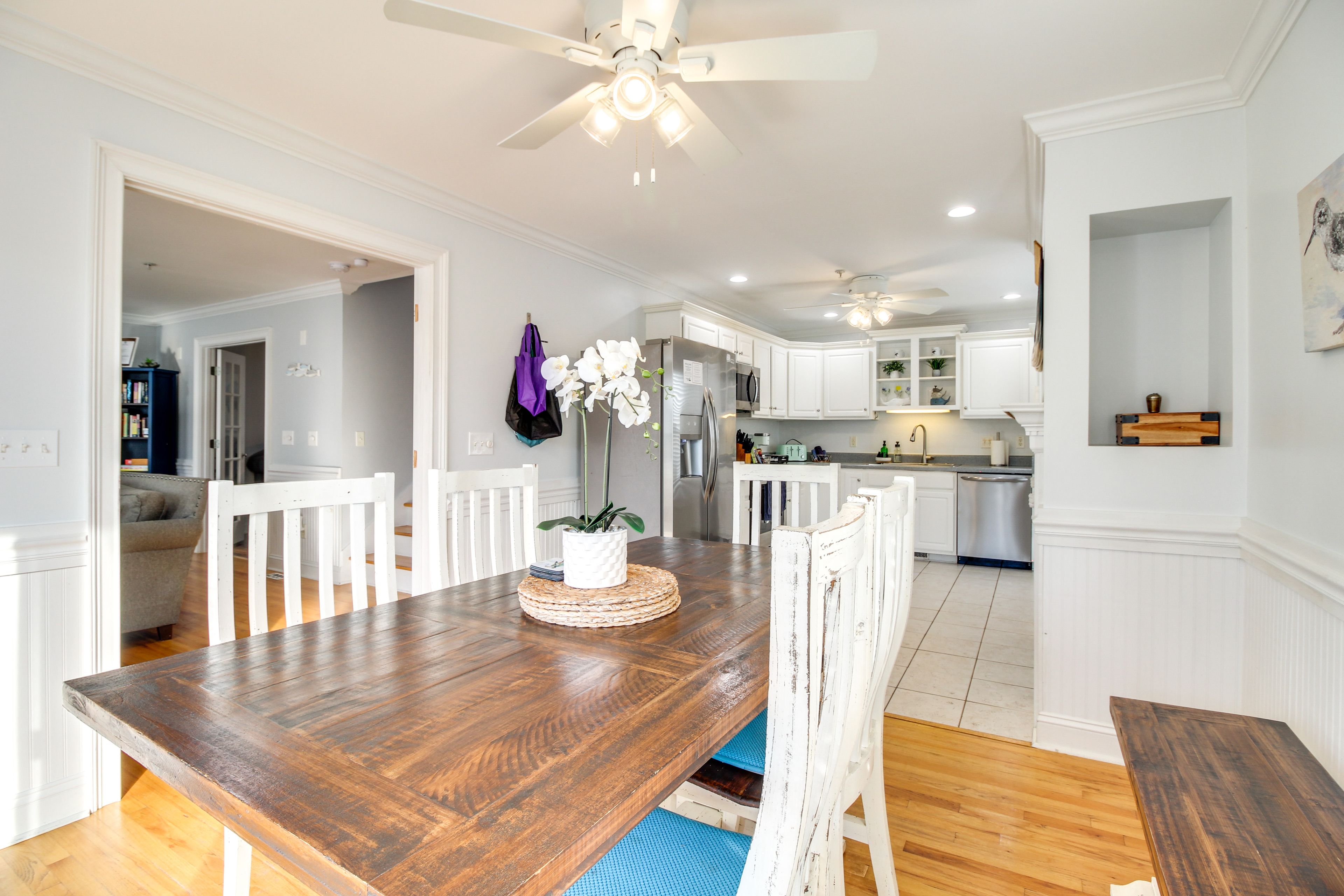 Dining Area | Dishware & Flatware Provided