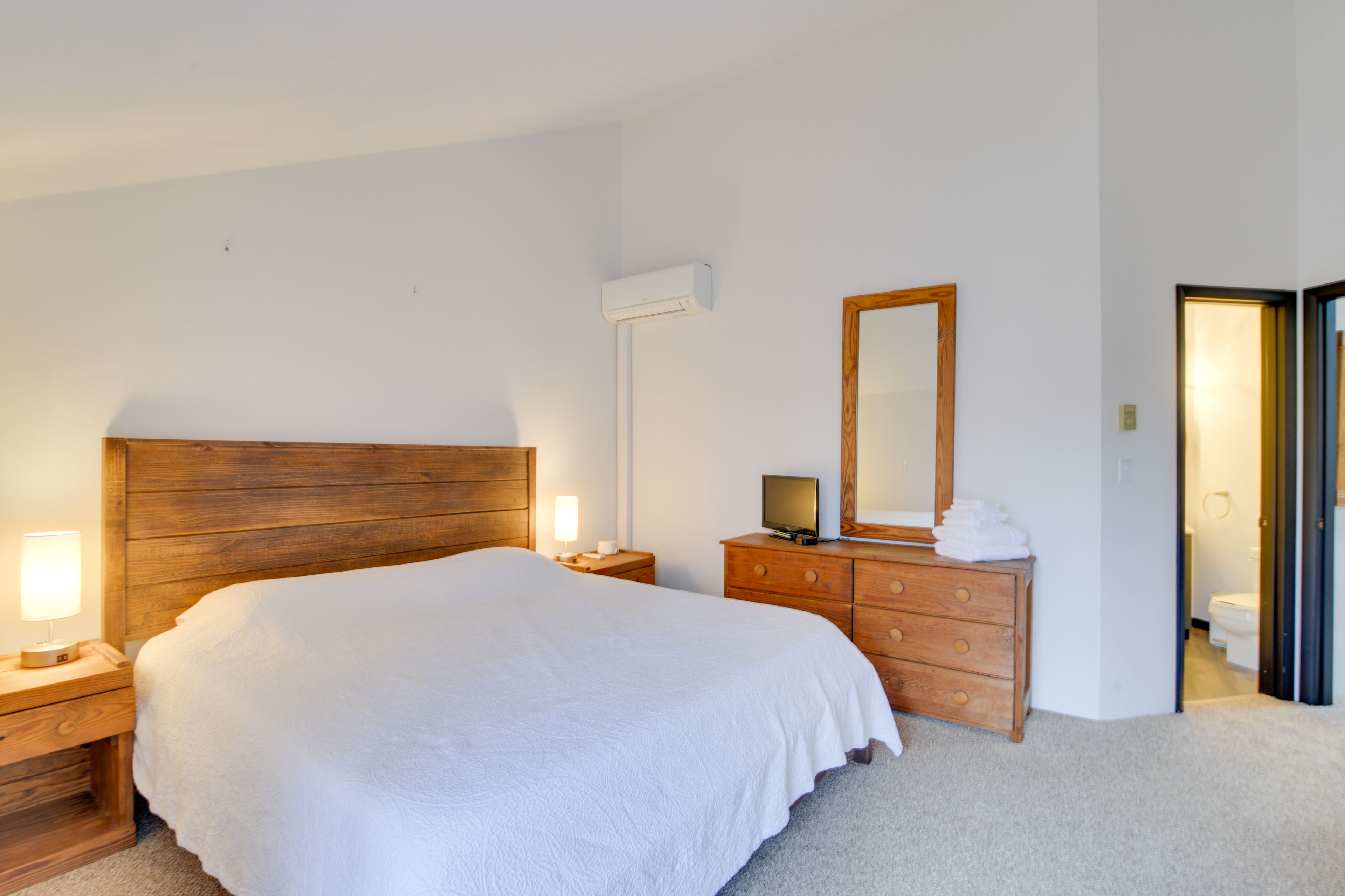 Bedroom 1 | King Bed