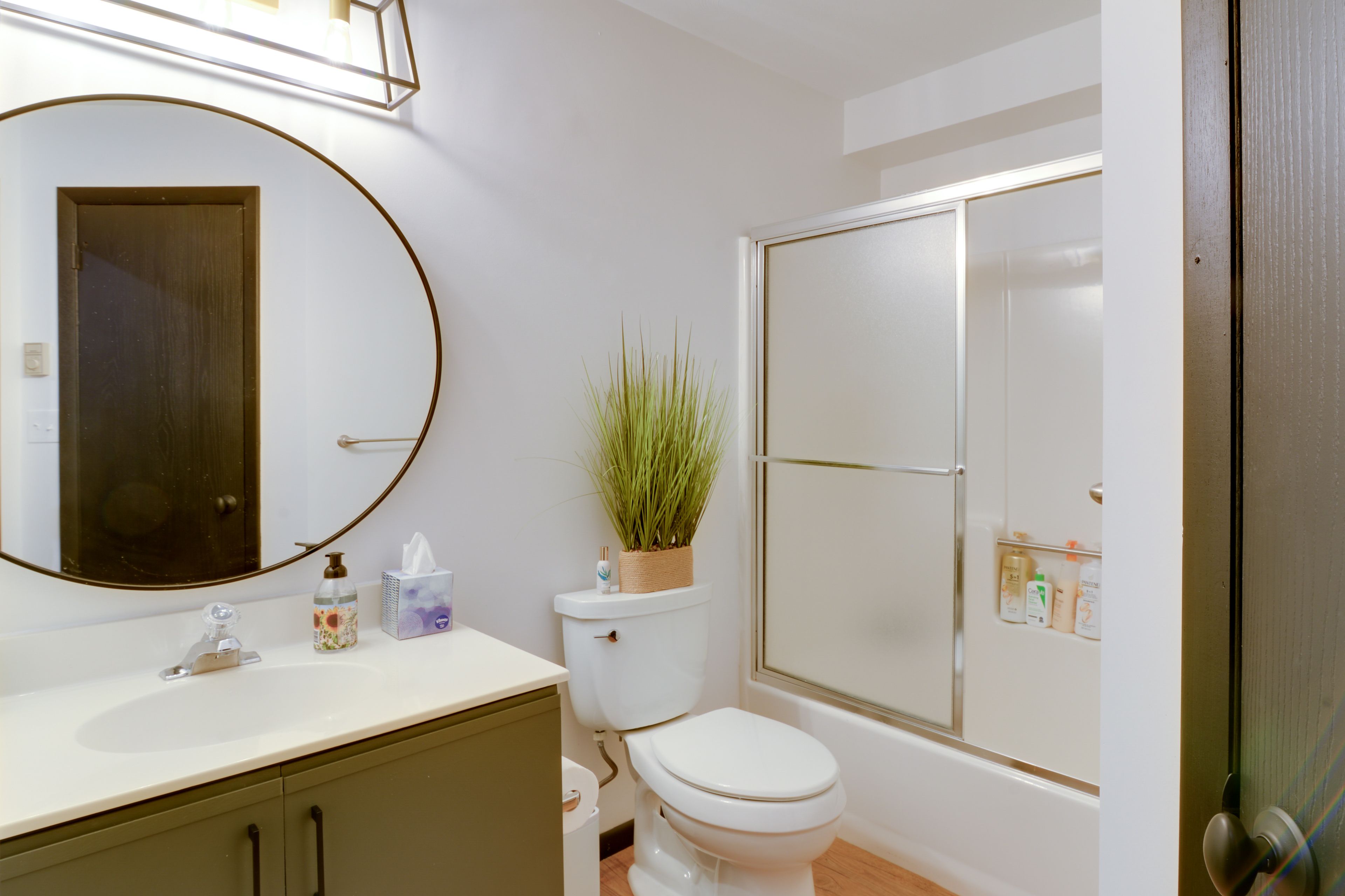 Full Bathroom | Complimentary Toiletries