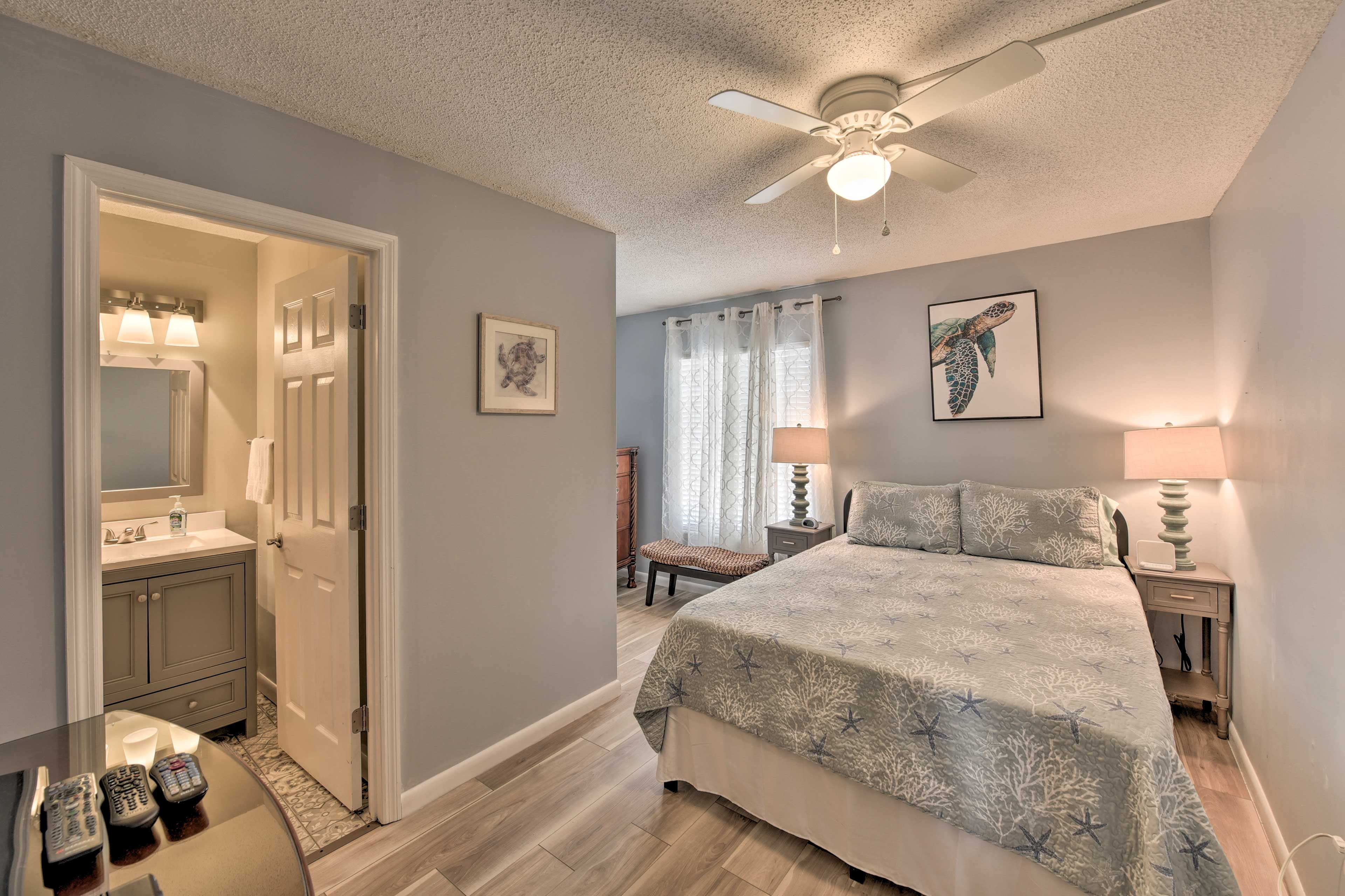 Bedroom | Queen Bed