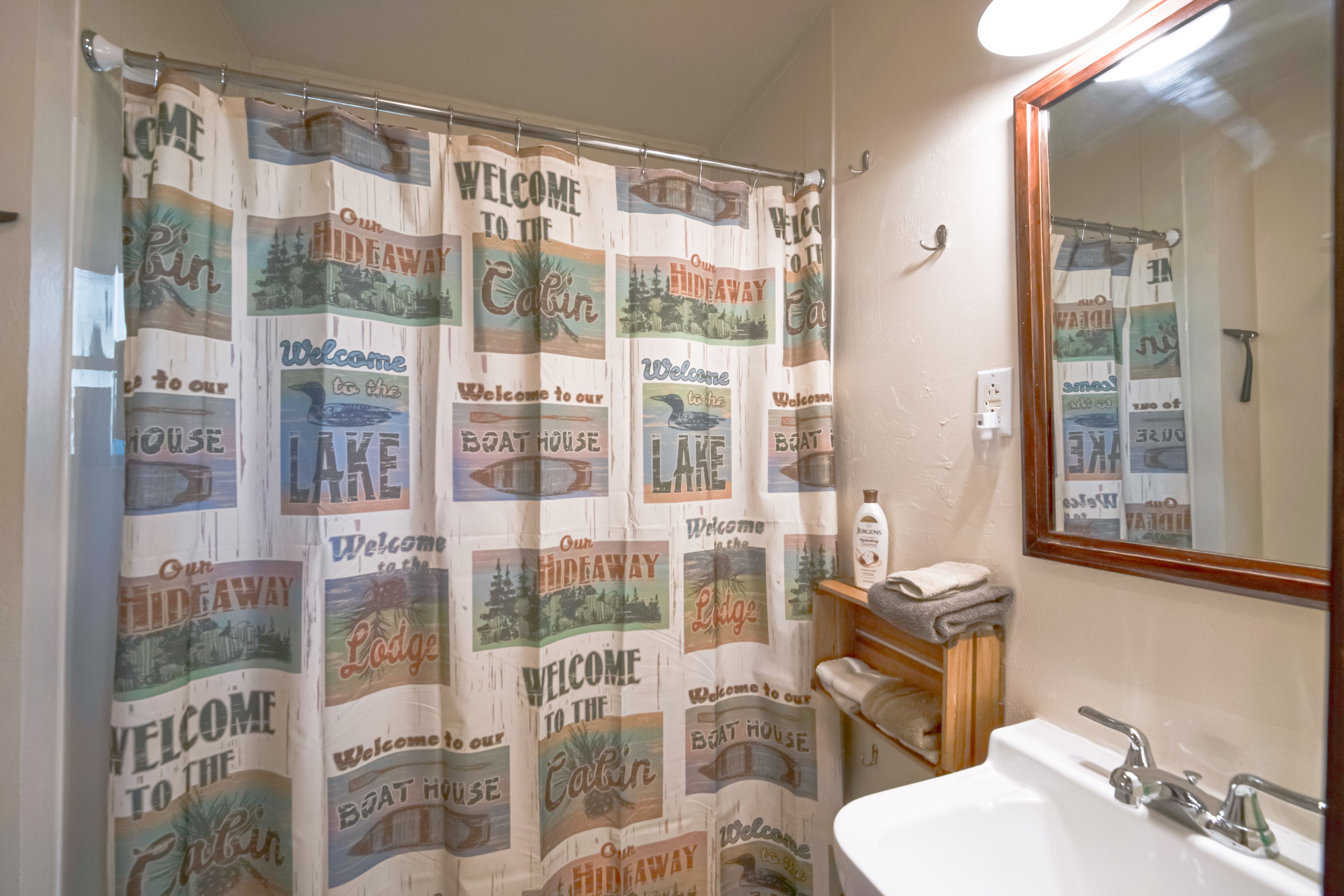 Full Bathroom | Complimentary Toiletries