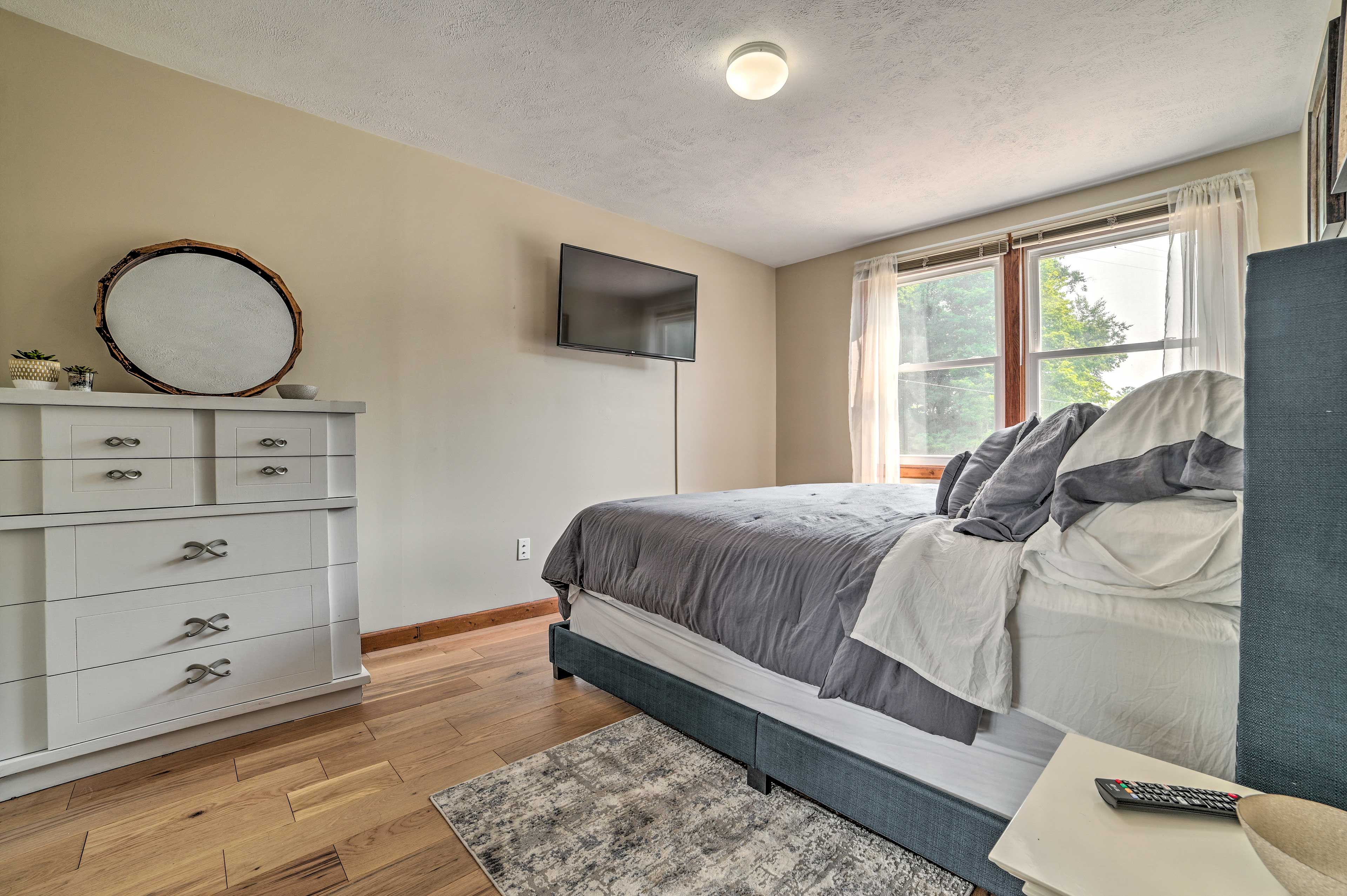 Bedroom 1 | King Bed