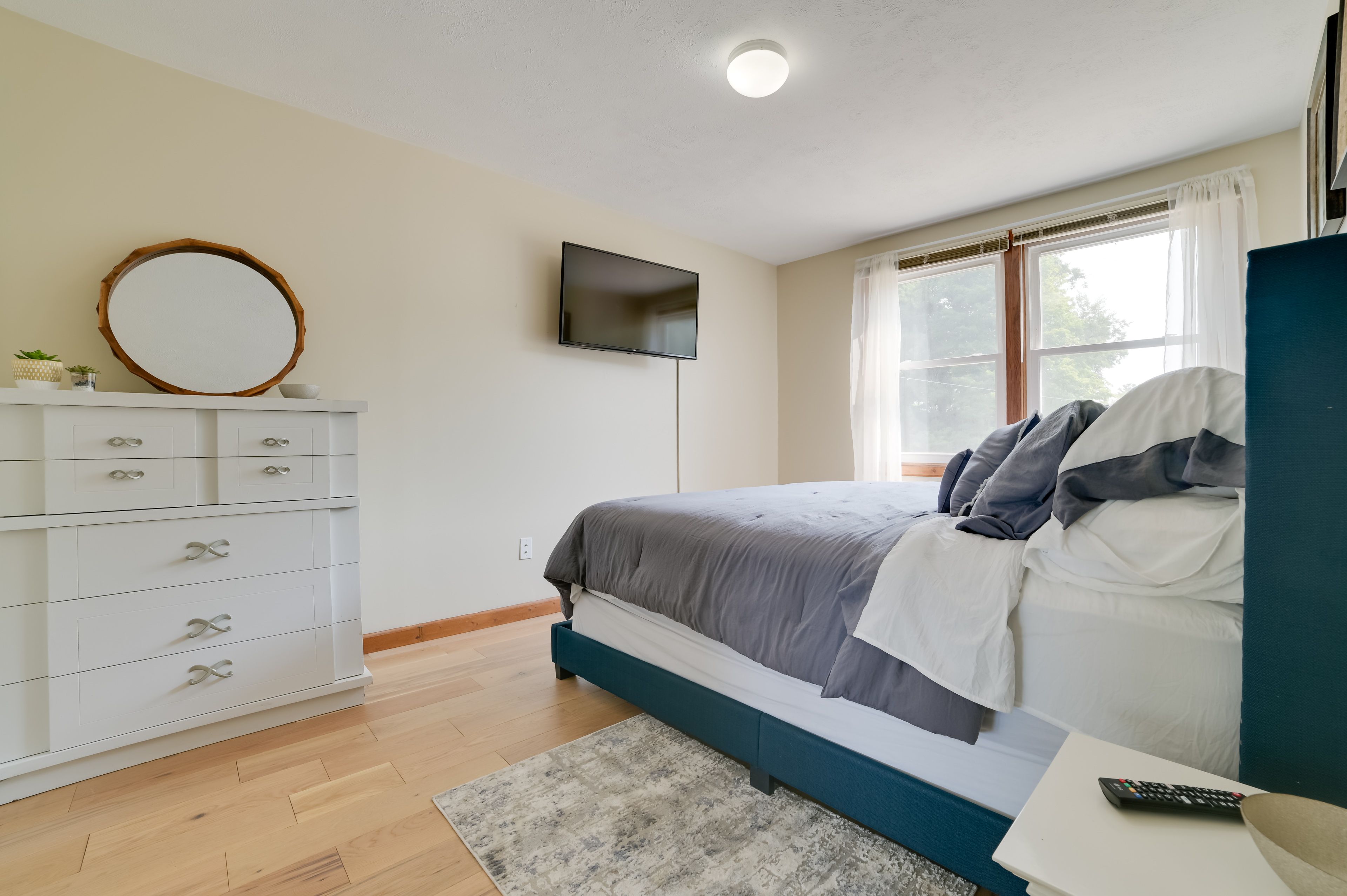 Bedroom 1 | King Bed