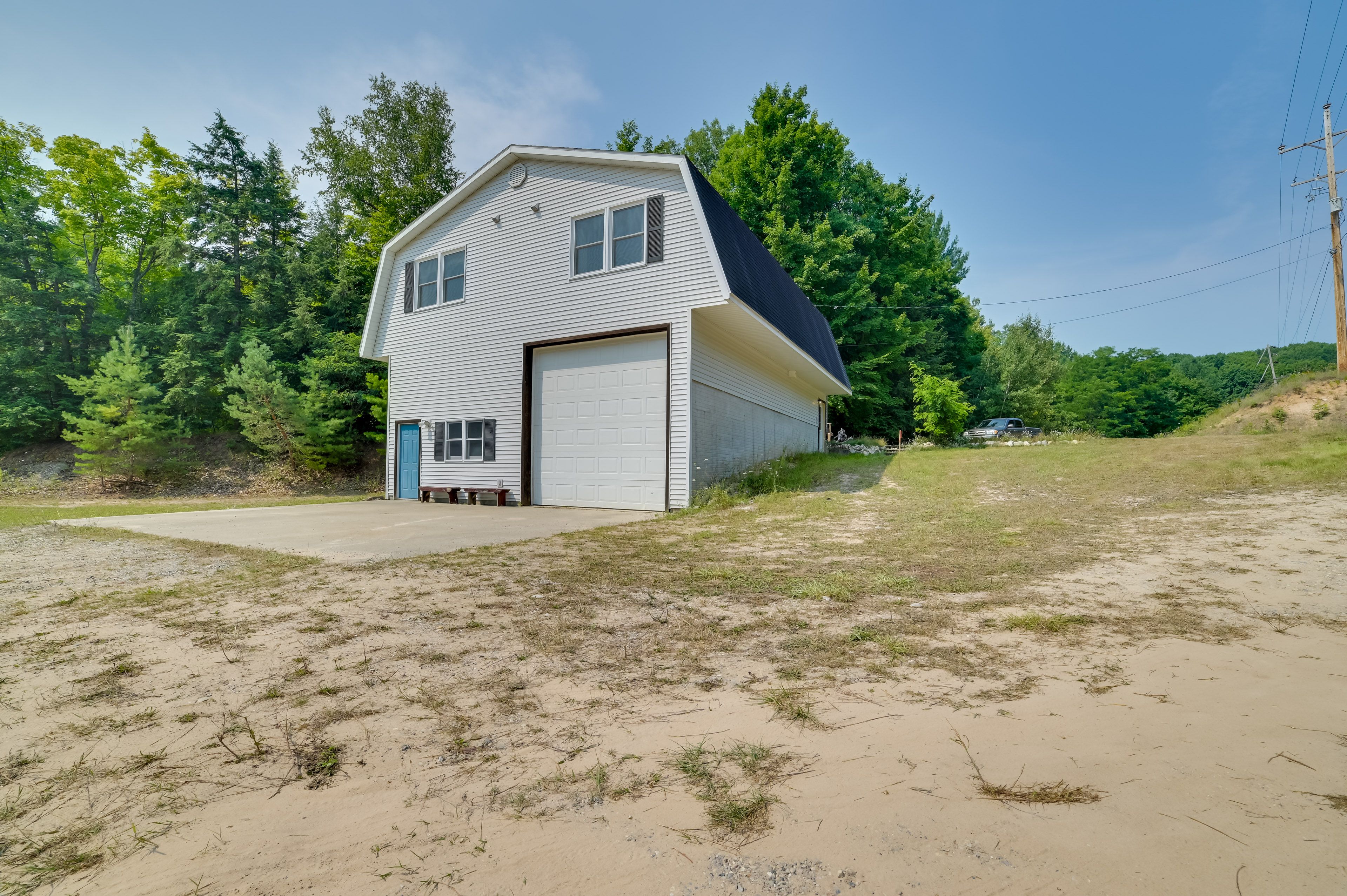 Parking | Driveway (15 Vehicles) | RV/Trailer/Boat Parking