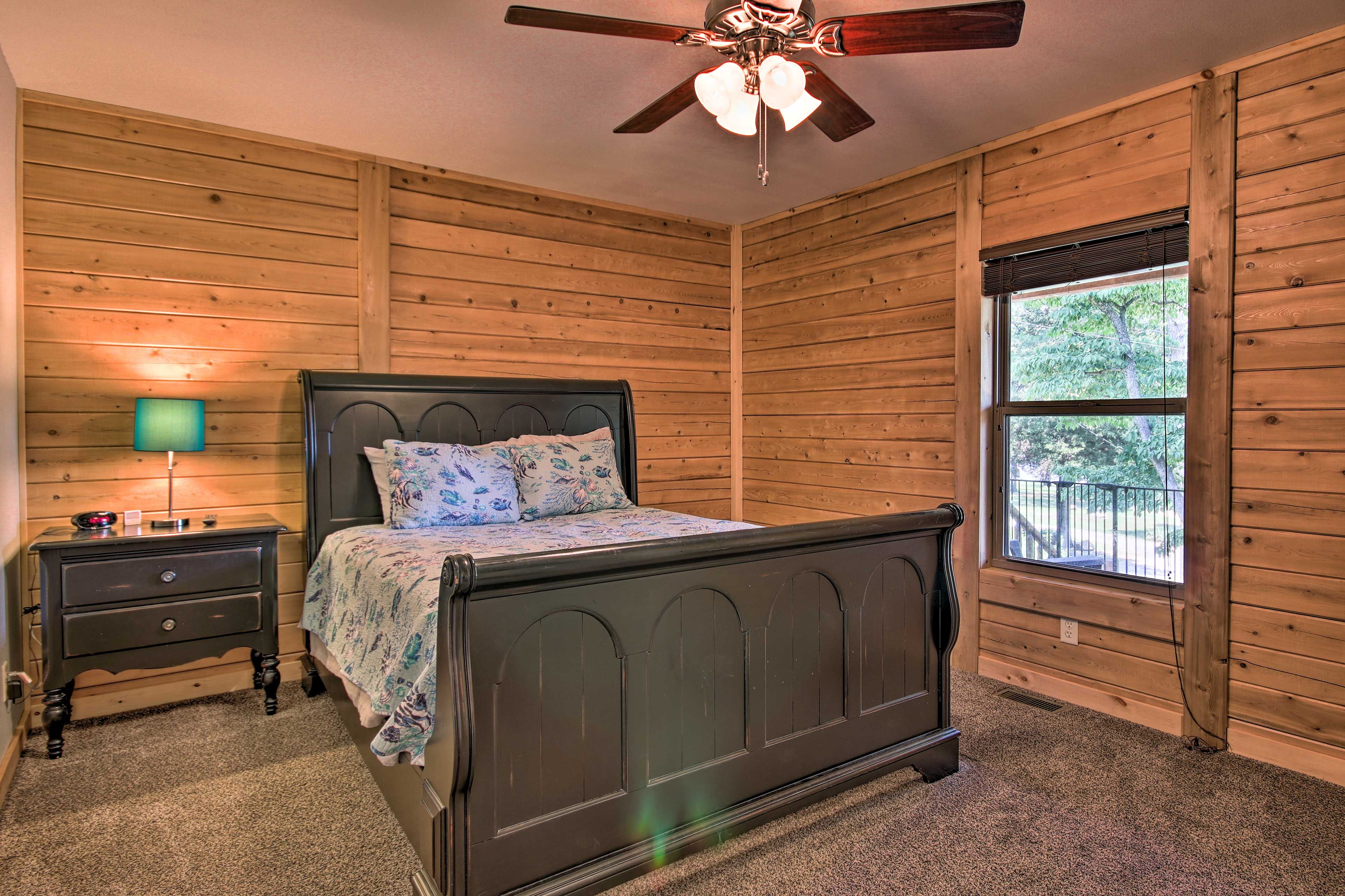 Bedroom 2 | 1st Floor | Queen Bed