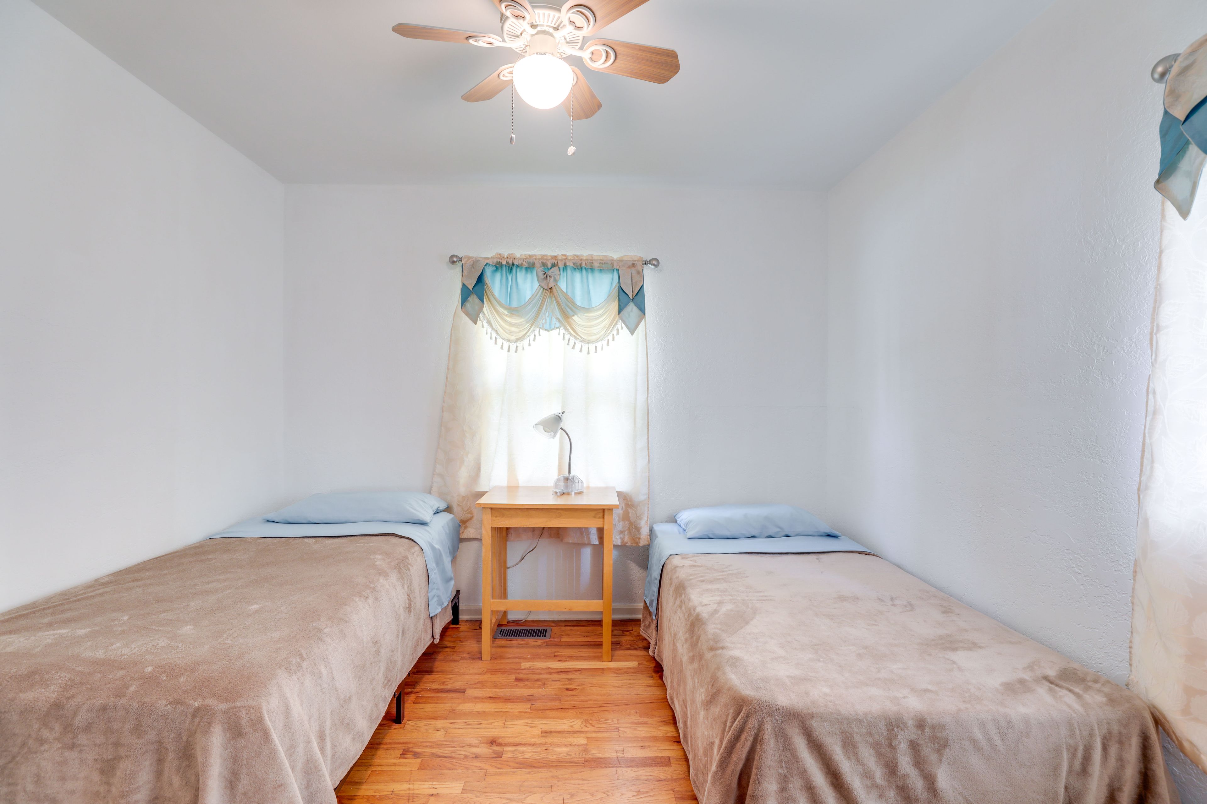 Bedroom 2 | 2 Twin Beds
