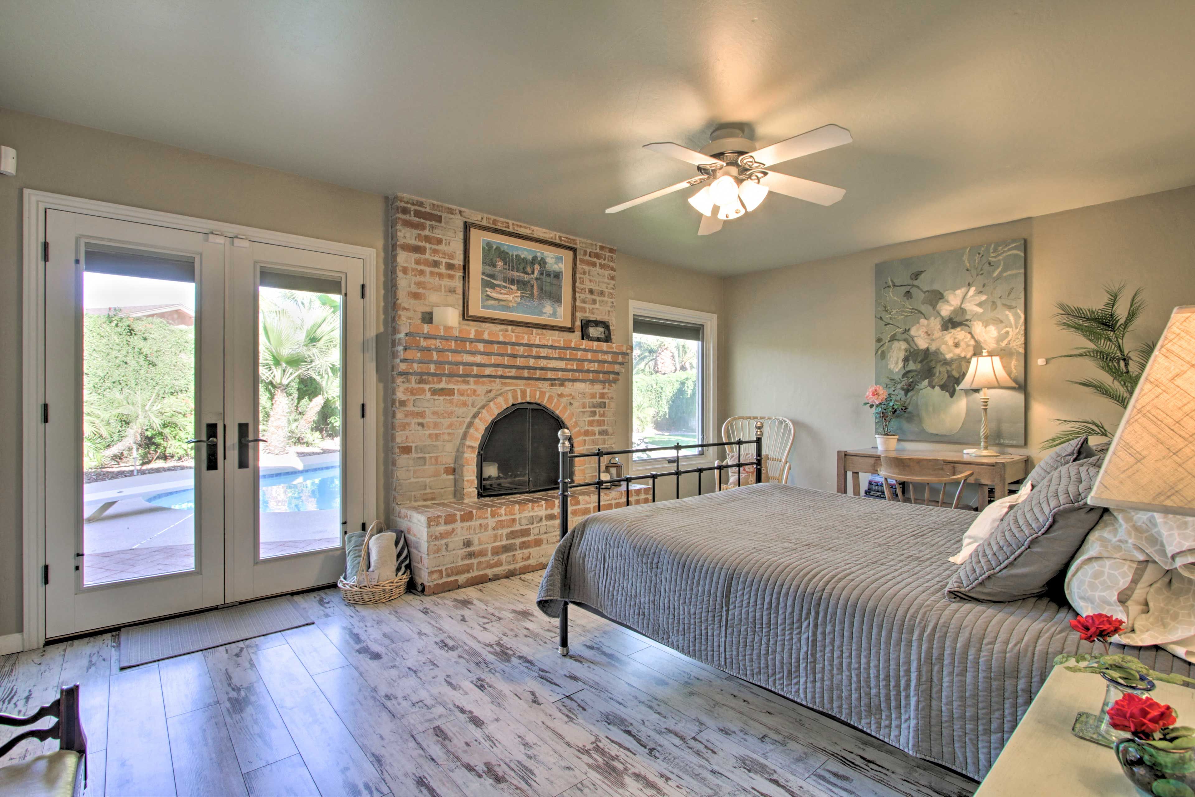 Bedroom 1 | Queen Bed