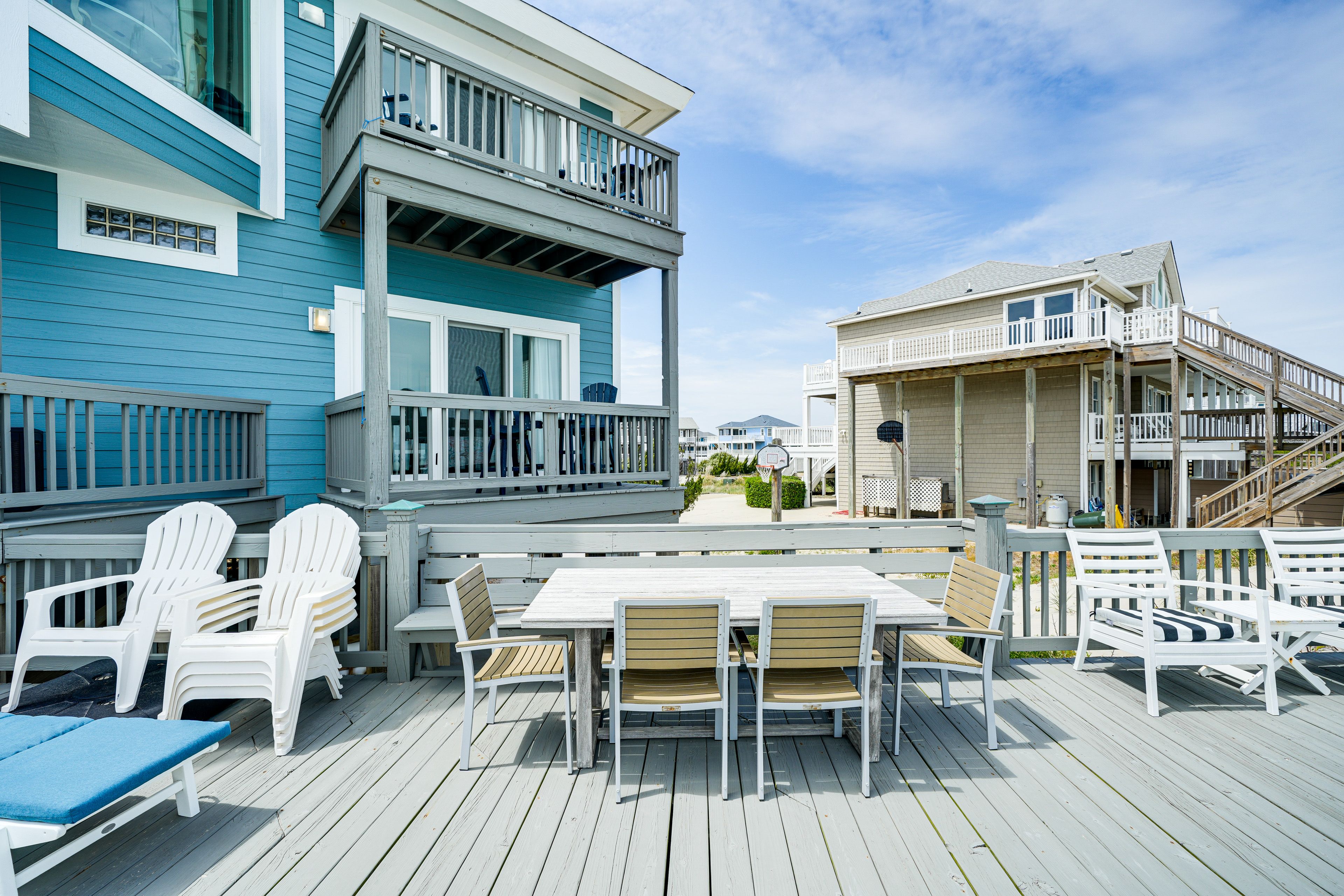Pool Deck | Pool Depth (3' - 5')