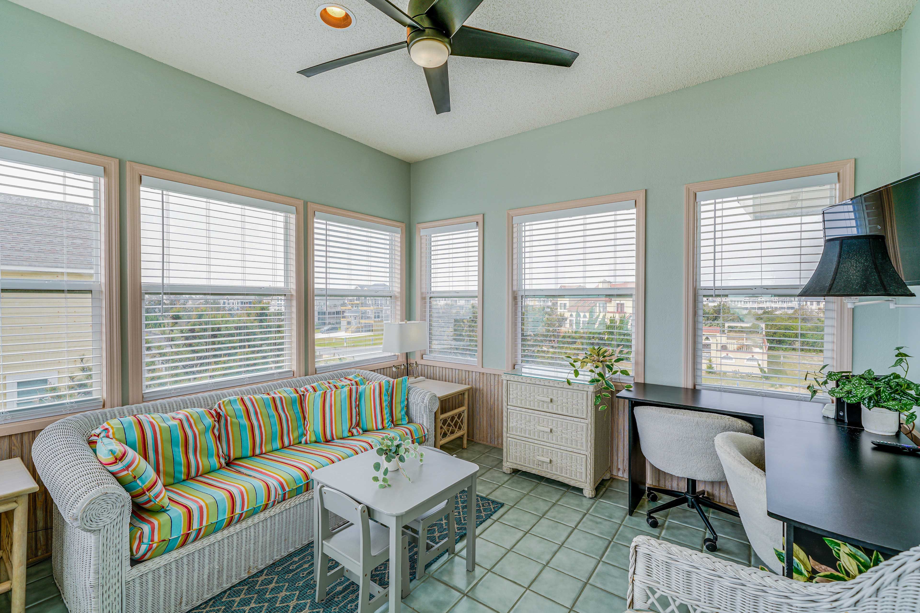 Sunroom | Queen Sleeper Sofa