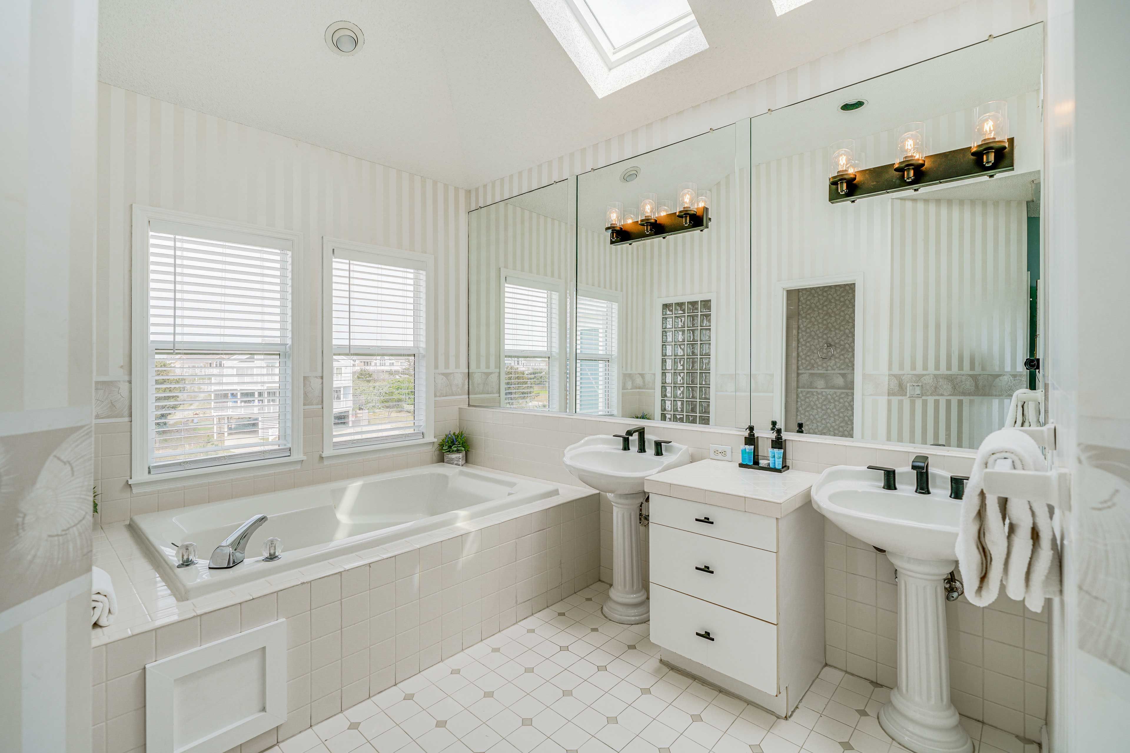En-Suite Bathroom | Towels Provided