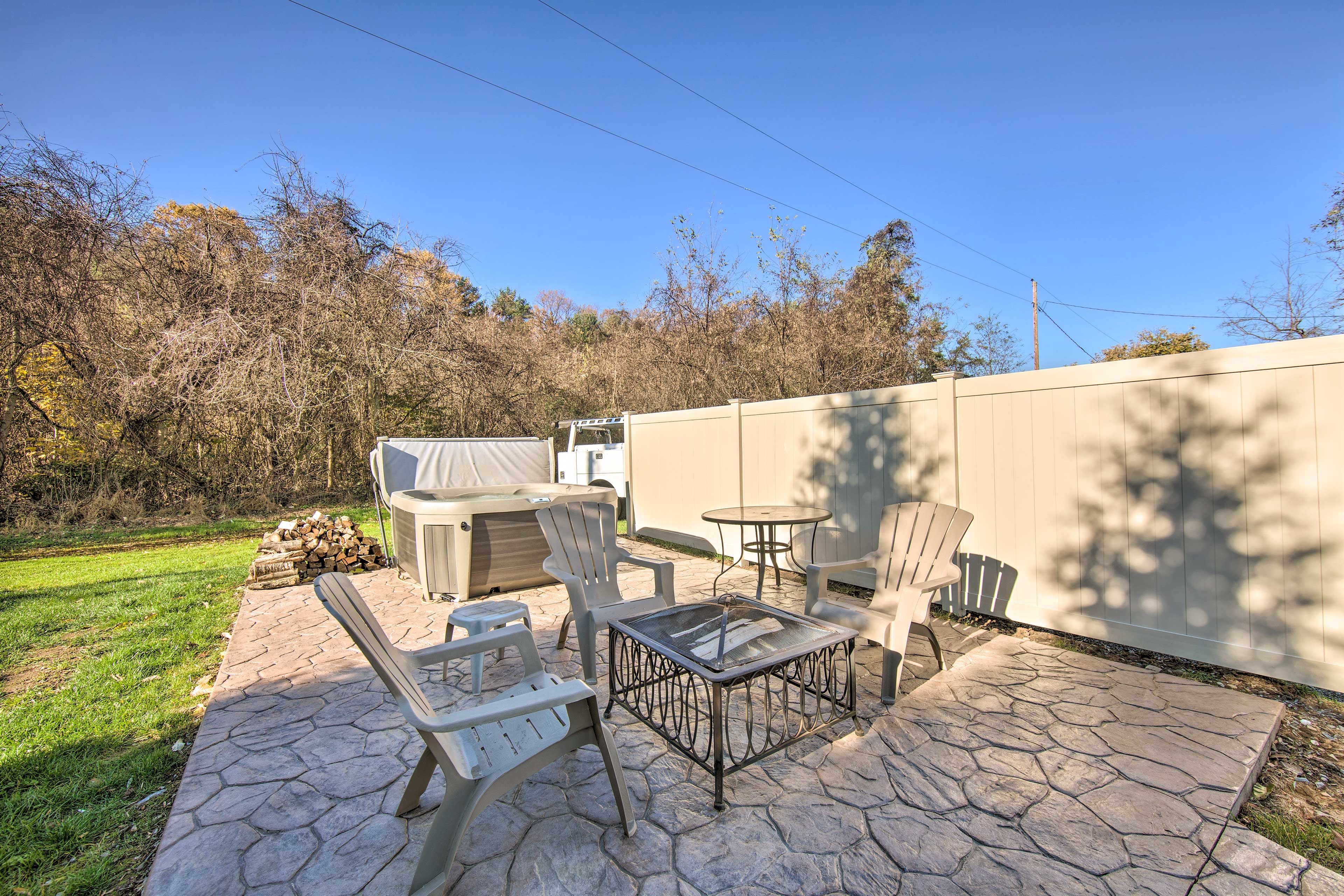 Cottage Exterior | Fire Pit