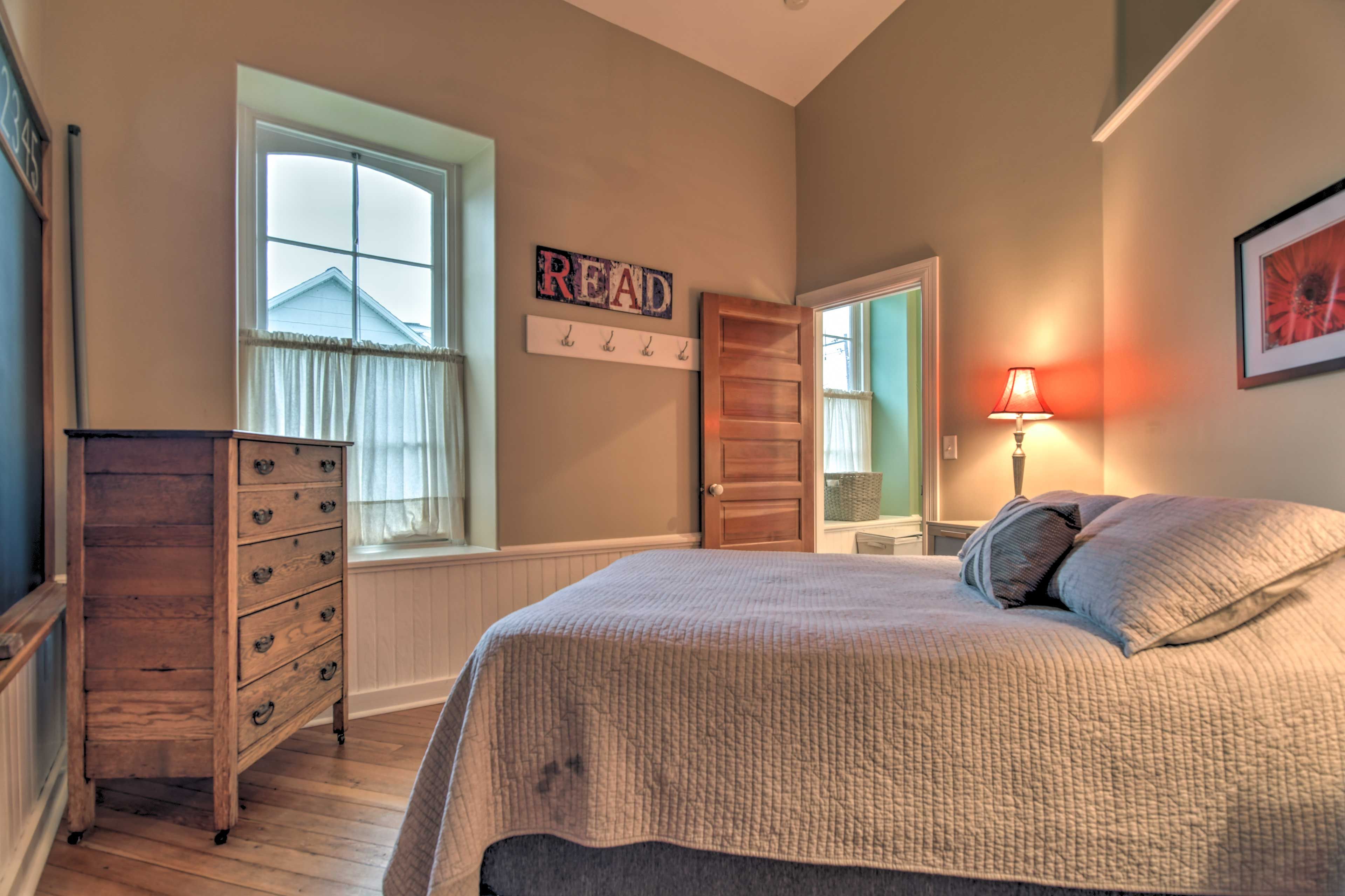 Bedroom 1 | Queen Bed | Linens Provided