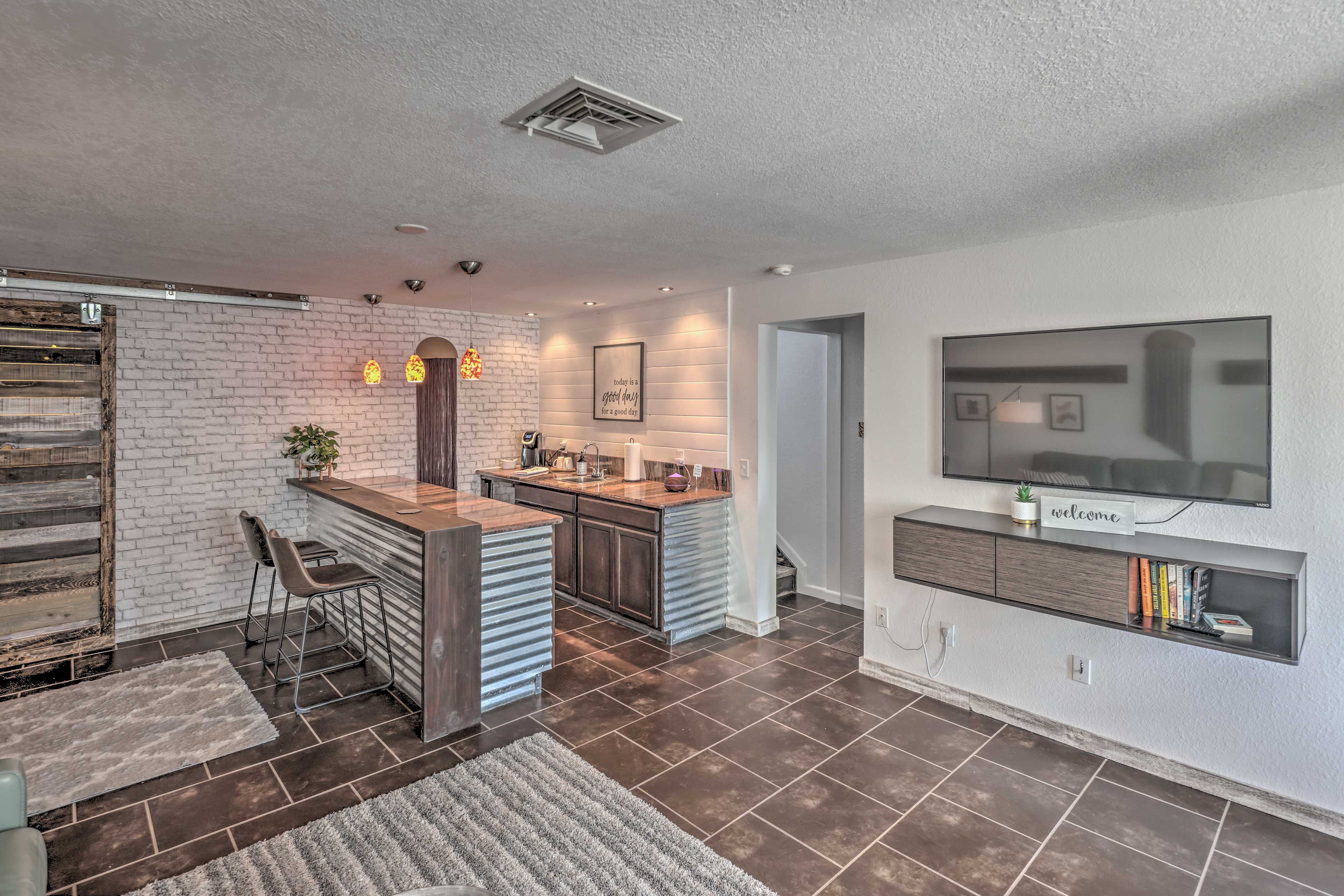 1st Floor Living Room | Smart TV | Wet Bar