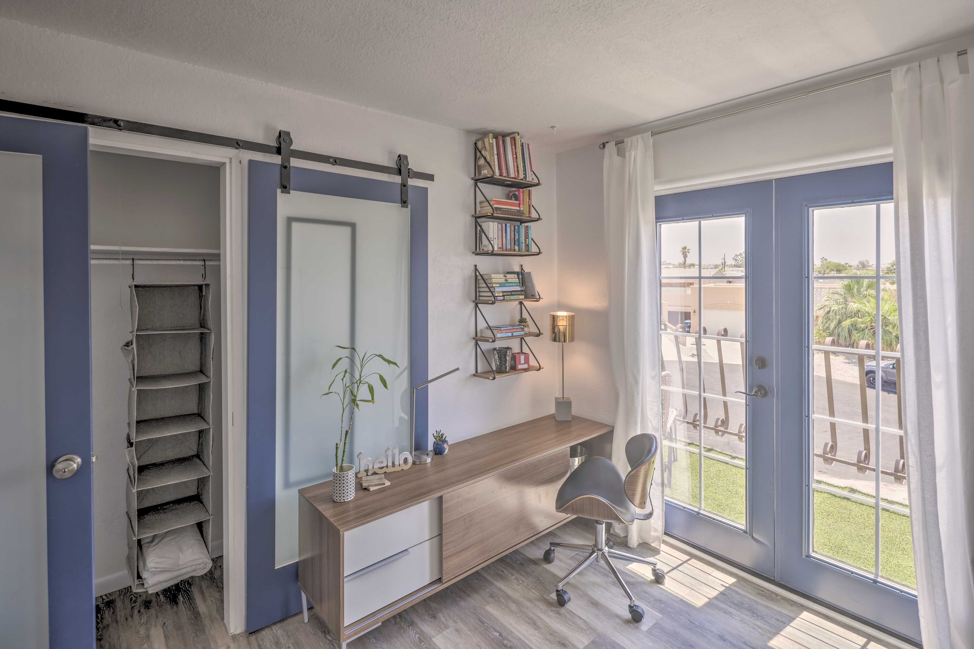 Home Office | Laptop-Friendly Workspace