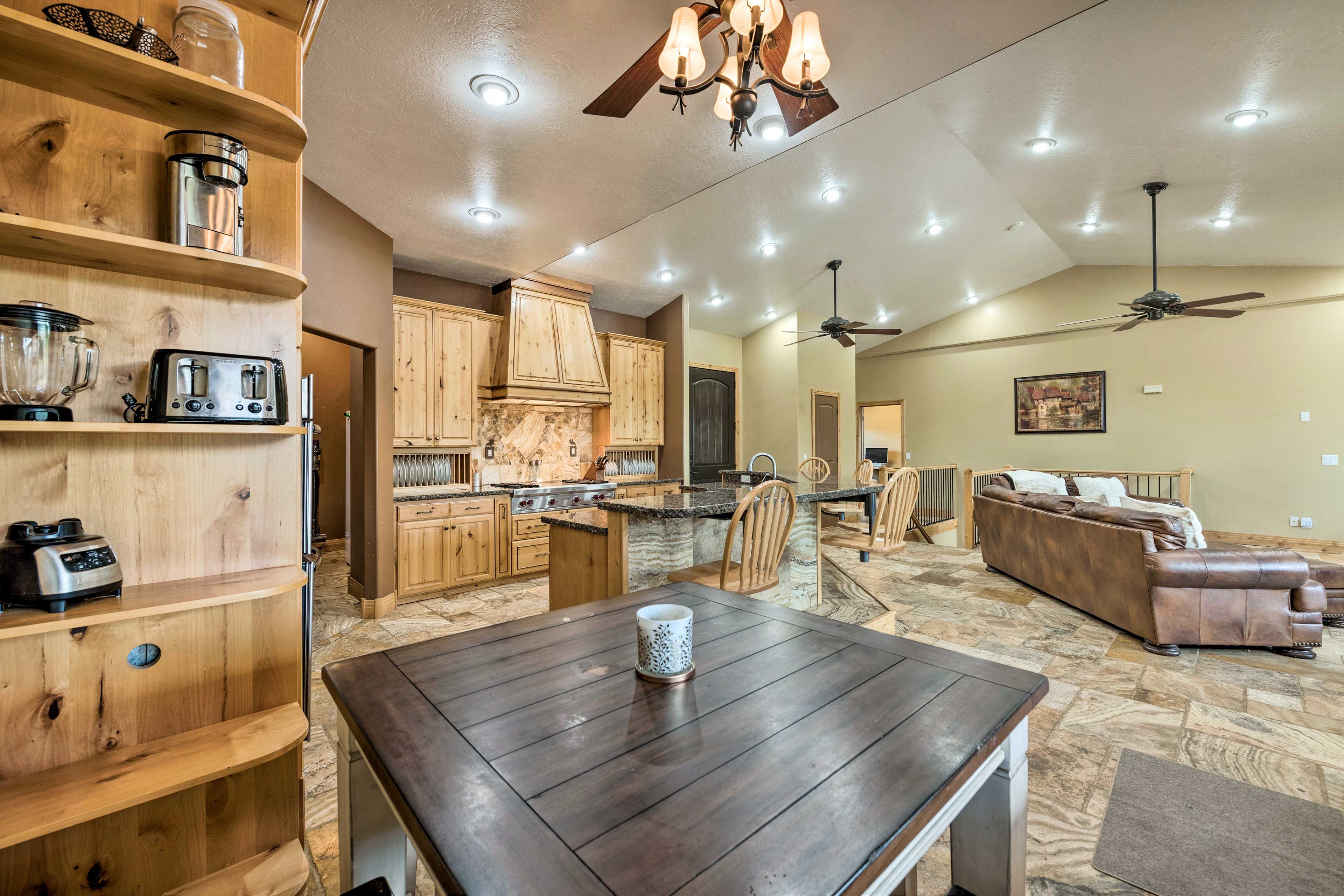 Breakfast Nook | Main Floor