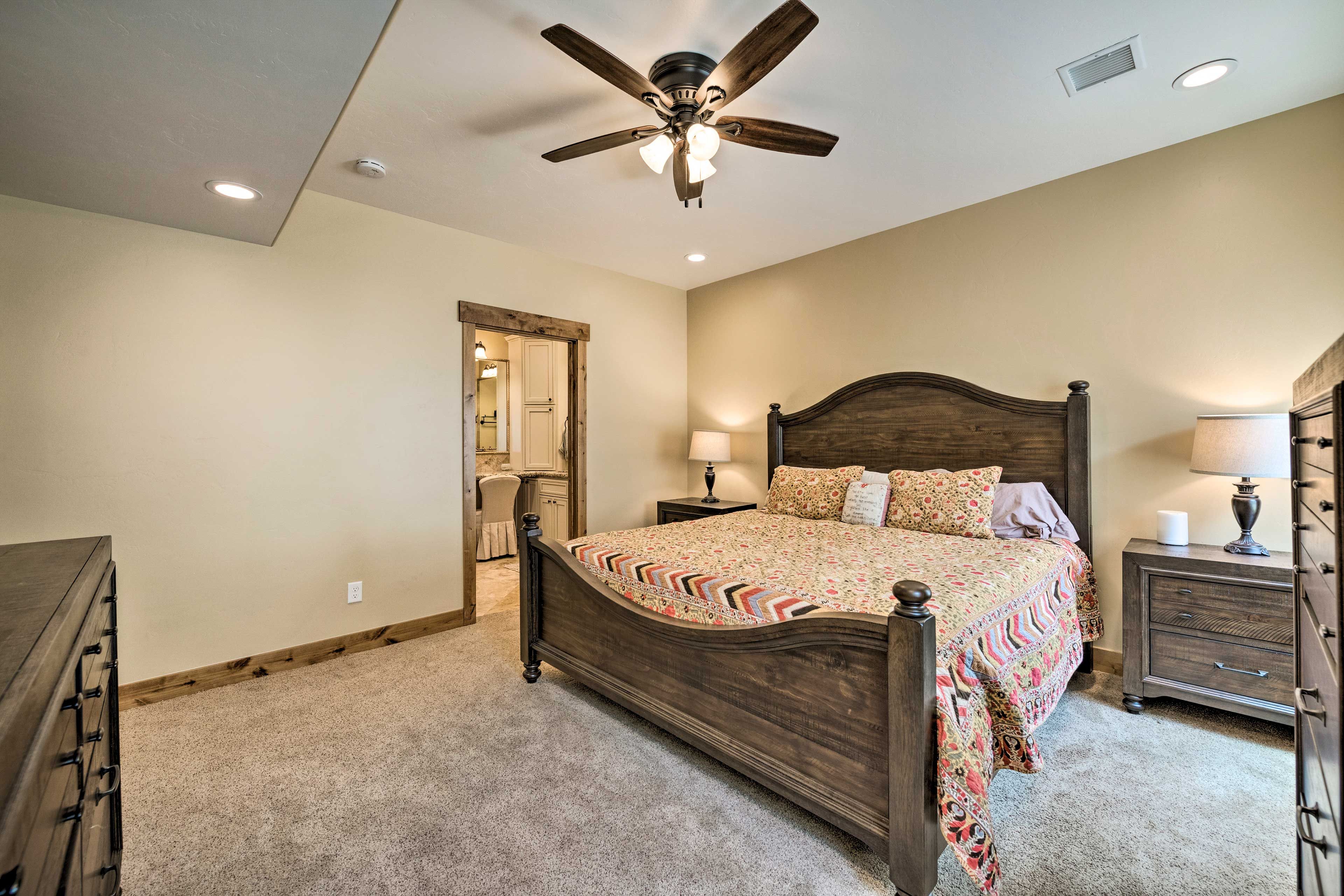 Bedroom 1 | King Bed | En-Suite Bathroom | Smart TV w/ Cable