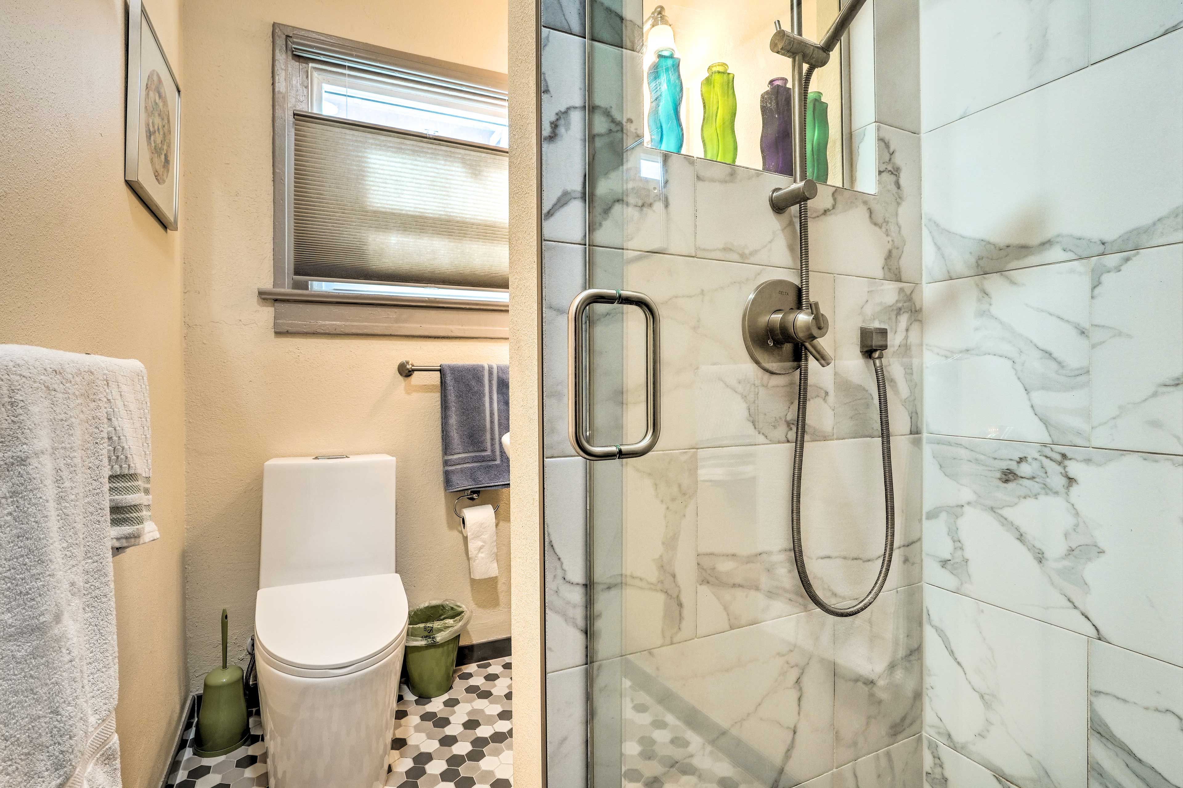 Full Bathroom | Towels Provided | Complimentary Toiletries