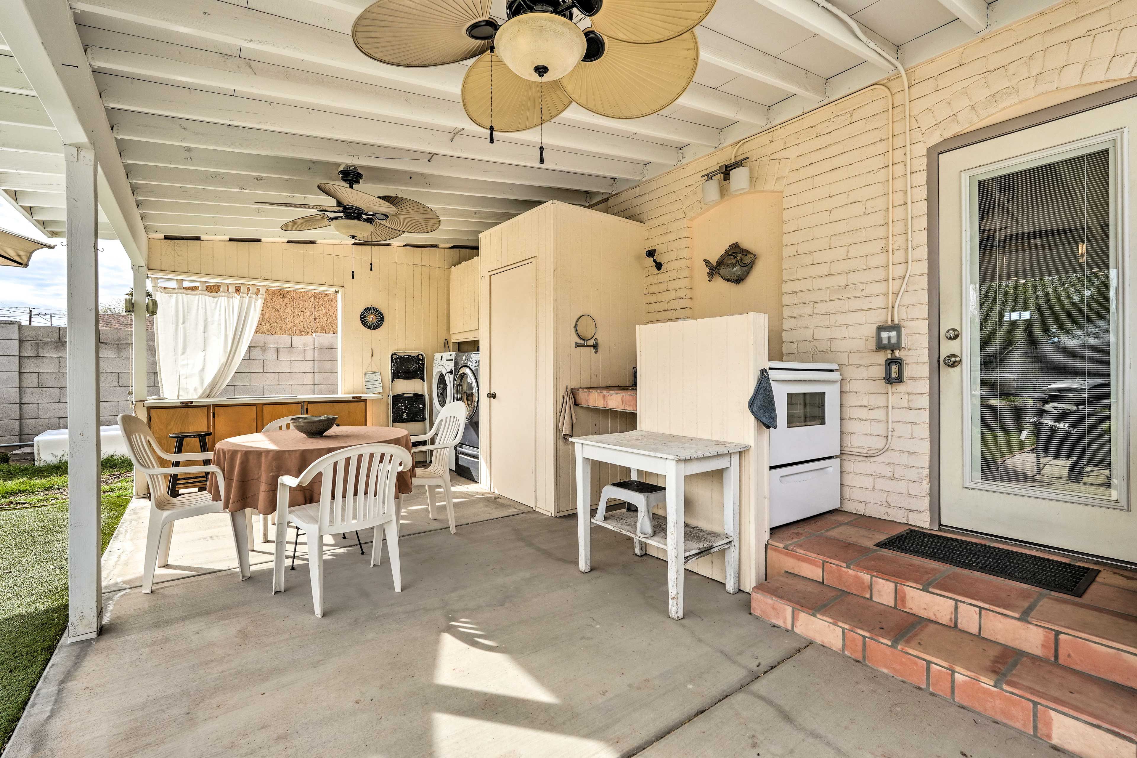 Private Backyard | Outdoor Kitchen | Washer/Dryer
