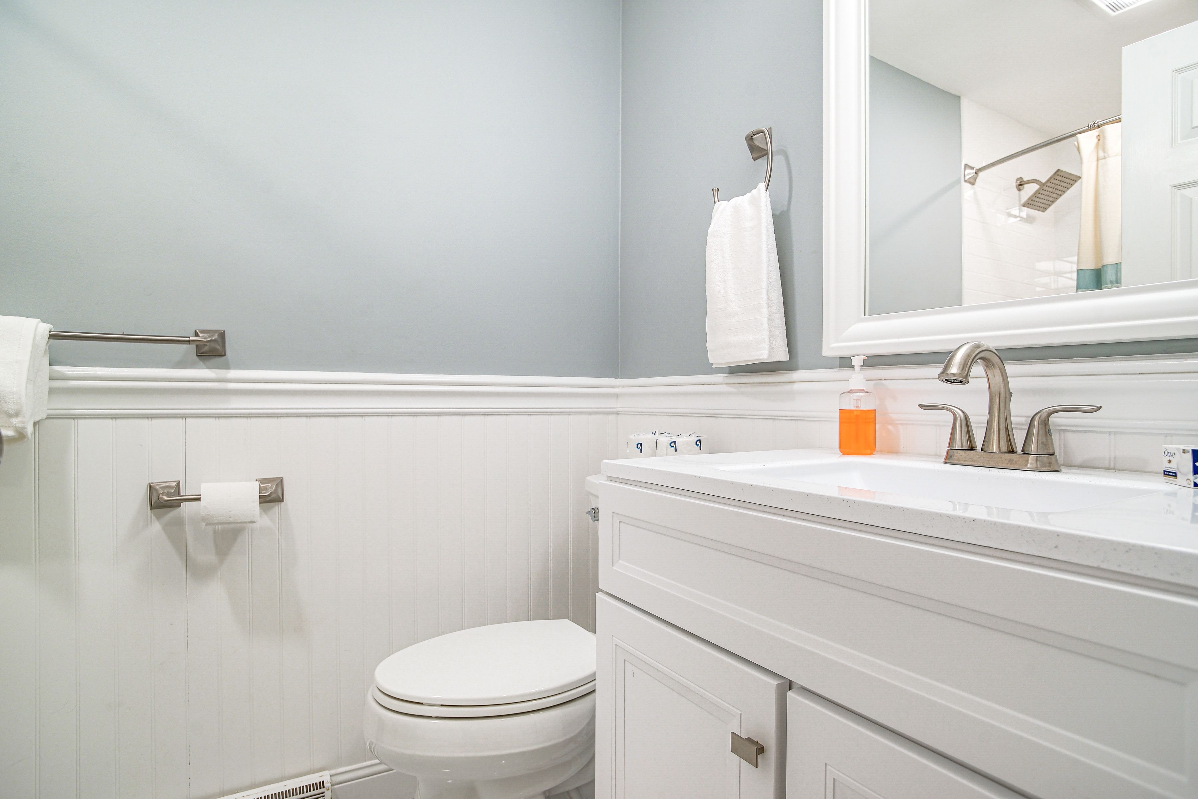 Full Bathroom | Towels | Hair Dryer | Main Level