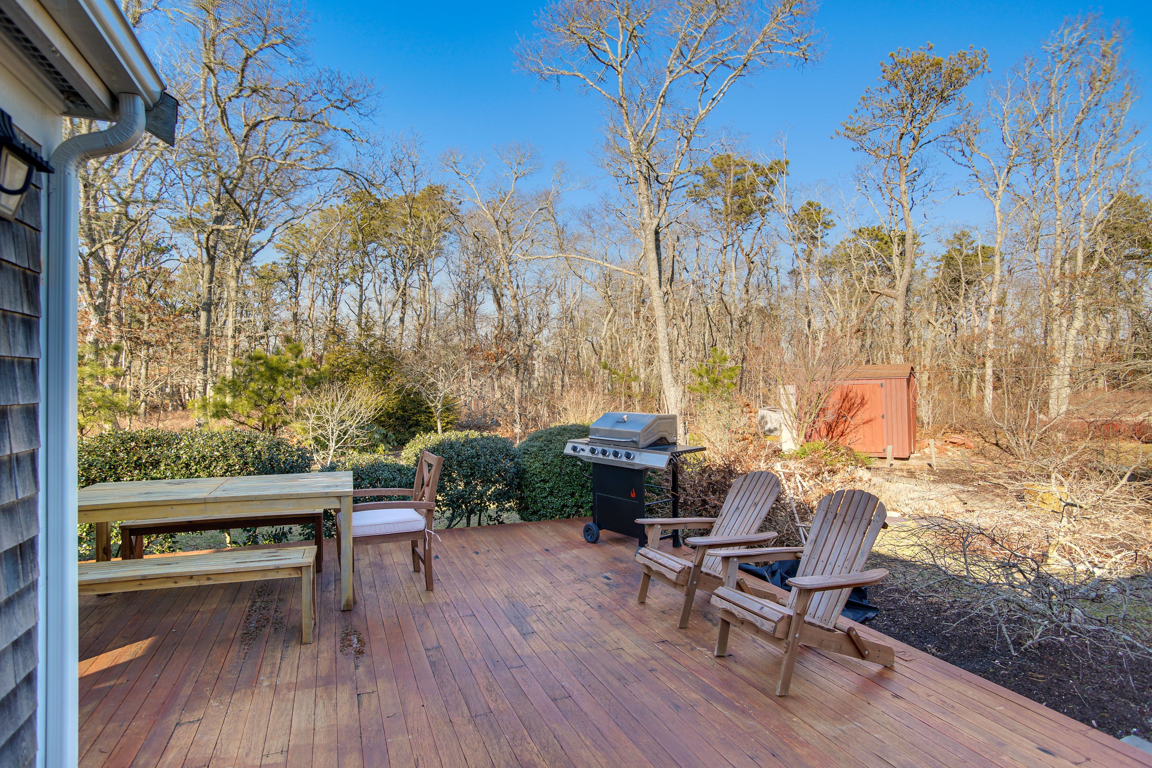 Deck | Backyard | Gas Grill (Propane Provided)
