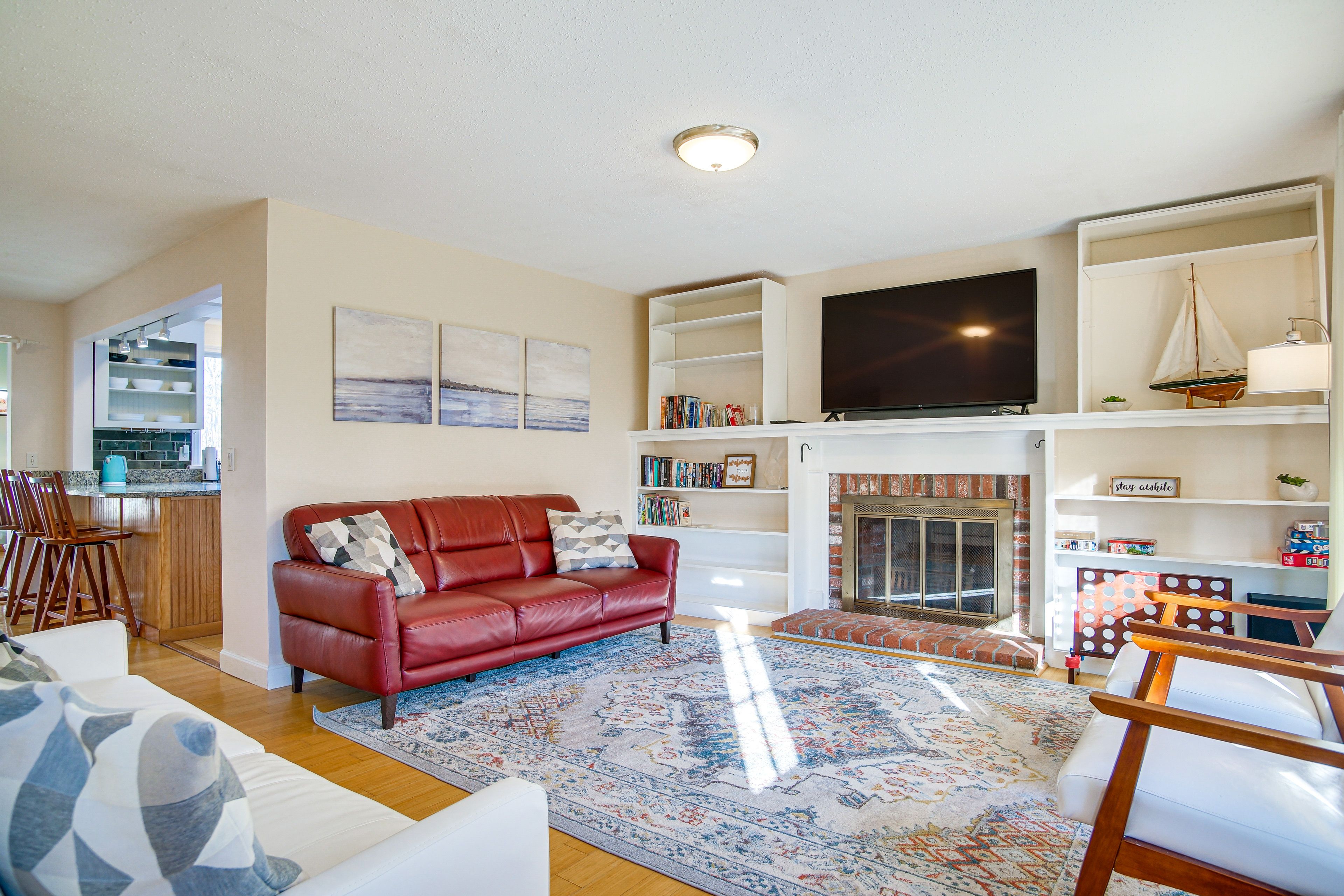 Living Room | Board Games & Books | Free WiFi | Main Level