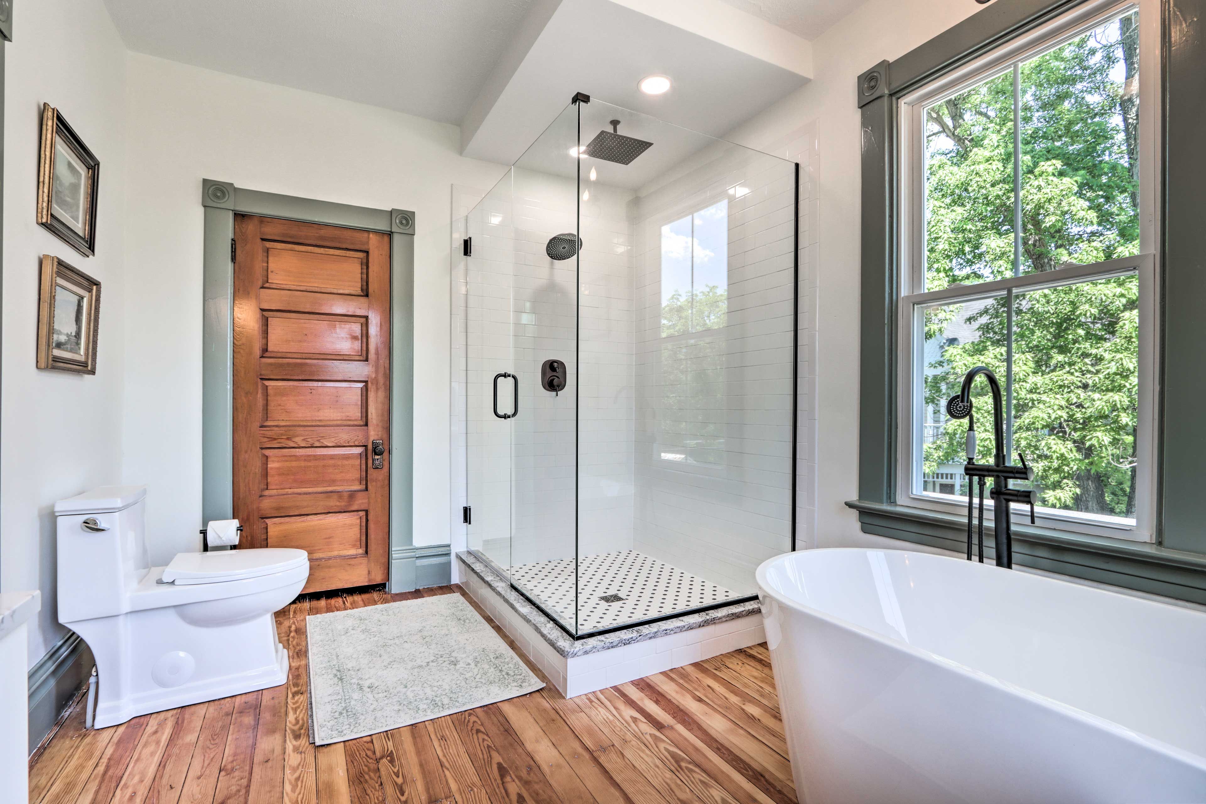En-Suite Bathroom | Linens & Towels Provided