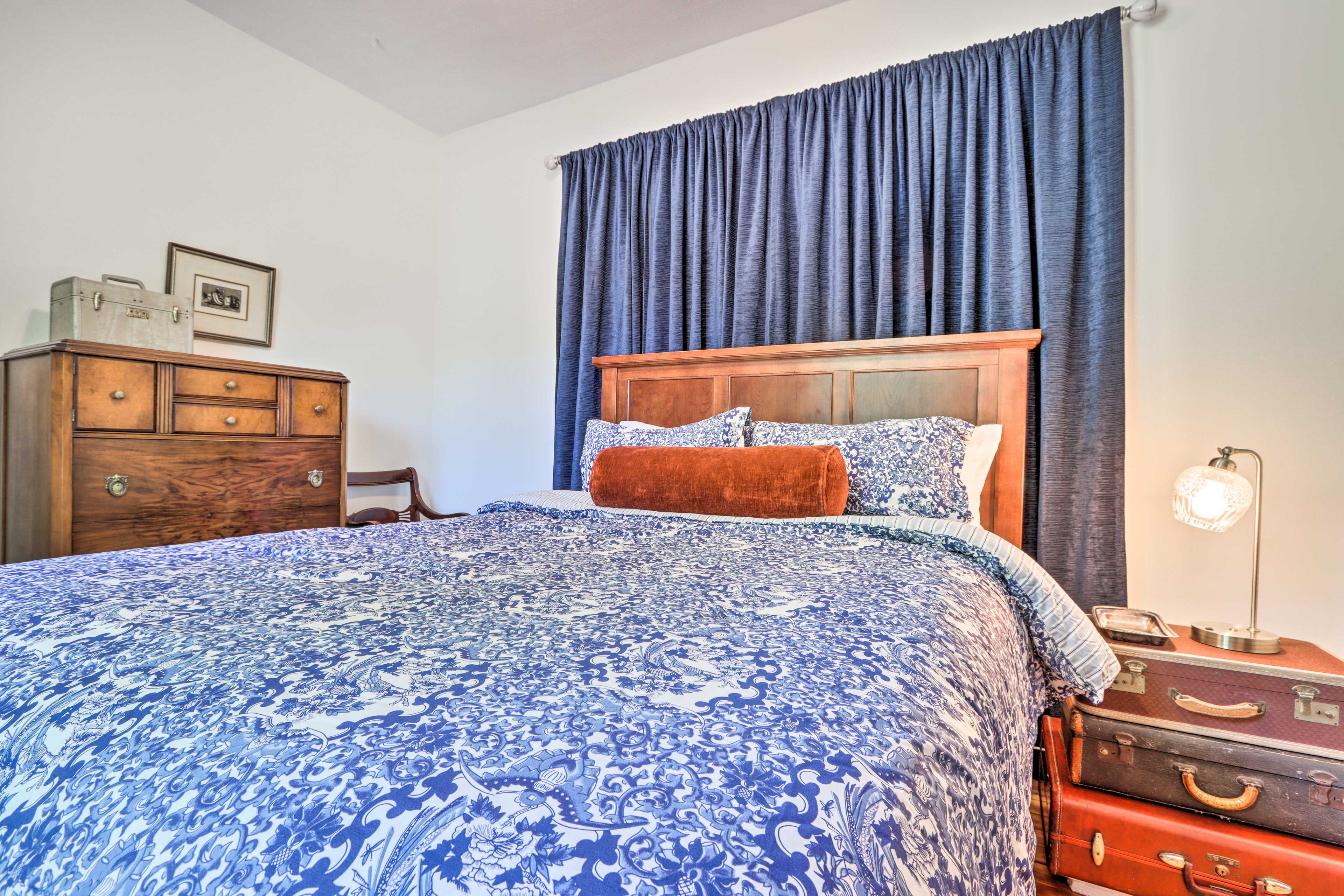 Bedroom 2 | Queen Bed