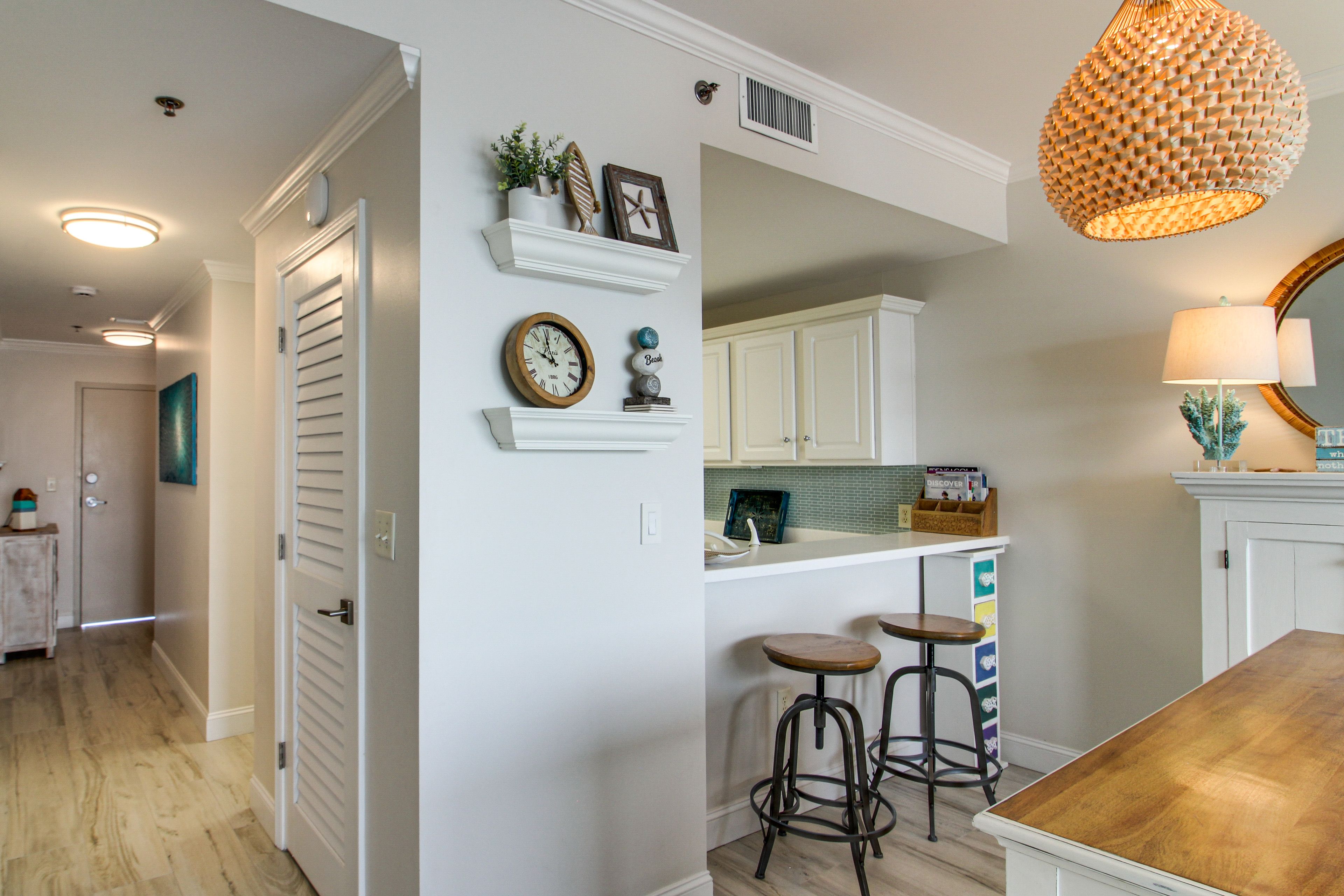 Dining Area | Dishes & Flatware Provided