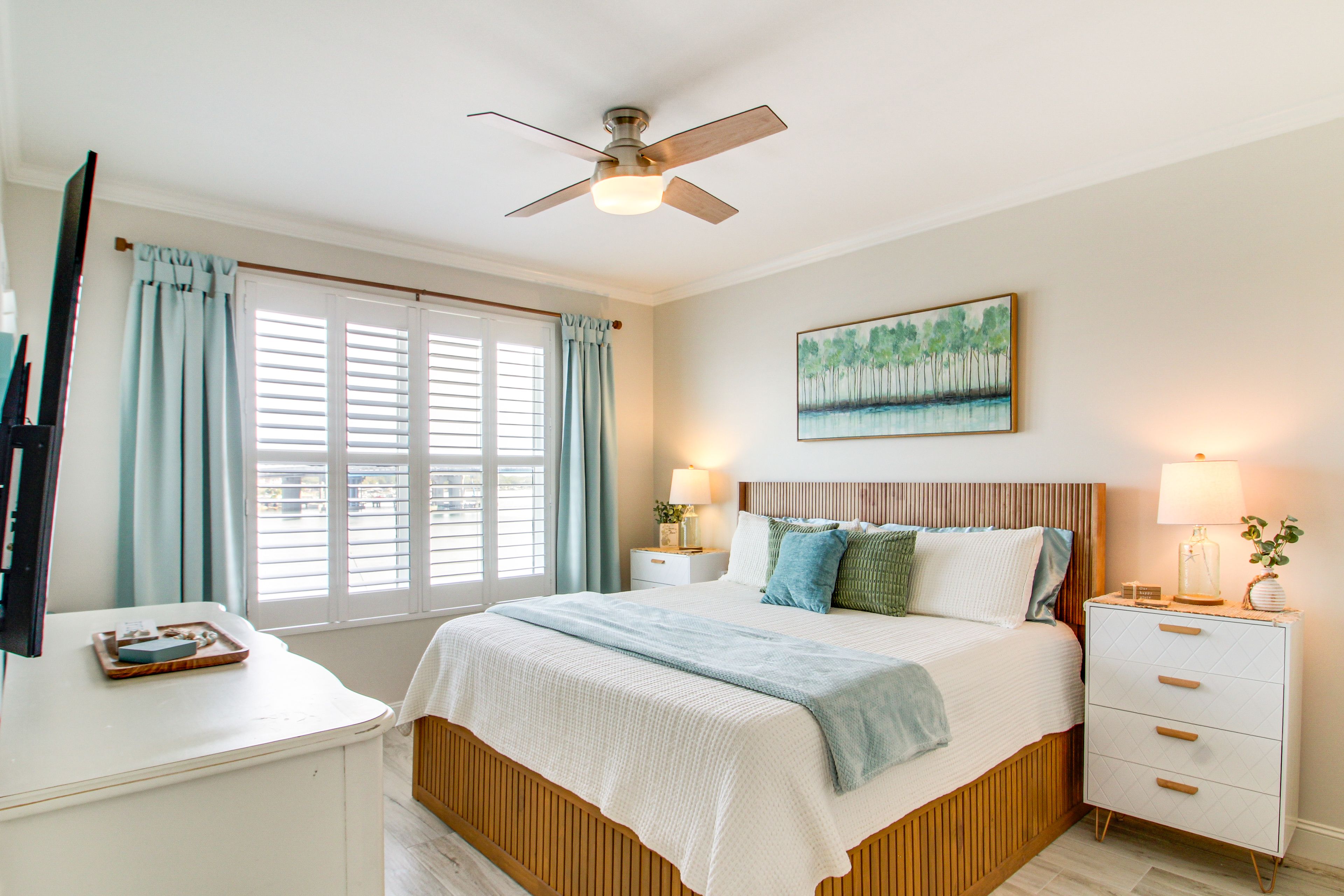 Bedroom 1 | King Bed | Smart TV | En-Suite Bathroom