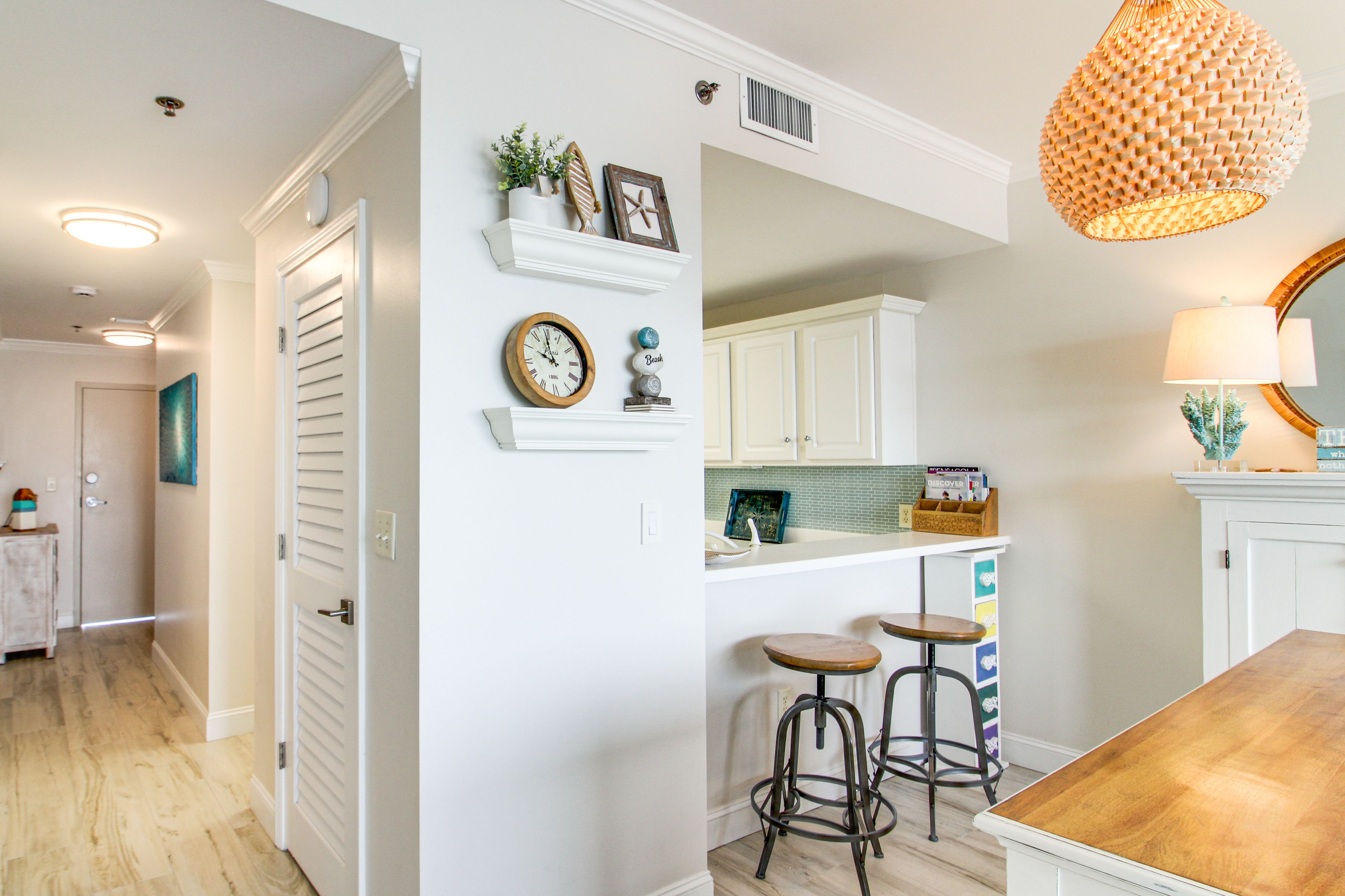 Dining Area | Dishes & Flatware Provided