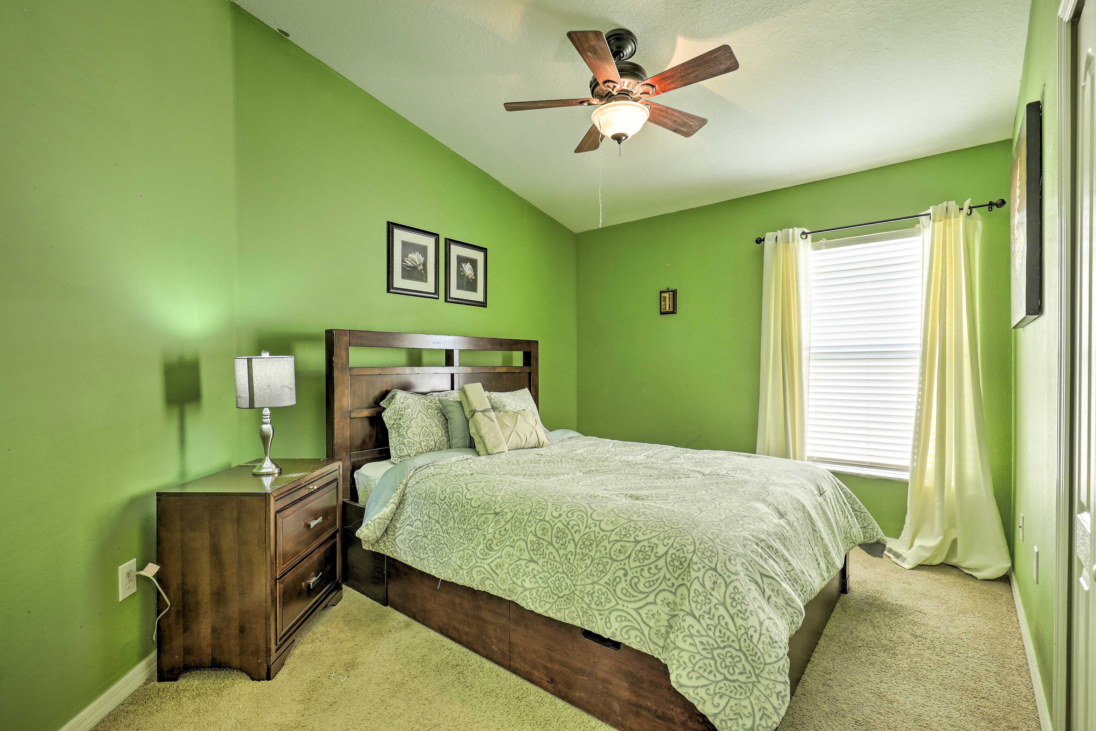 Bedroom 3 | Queen Bed