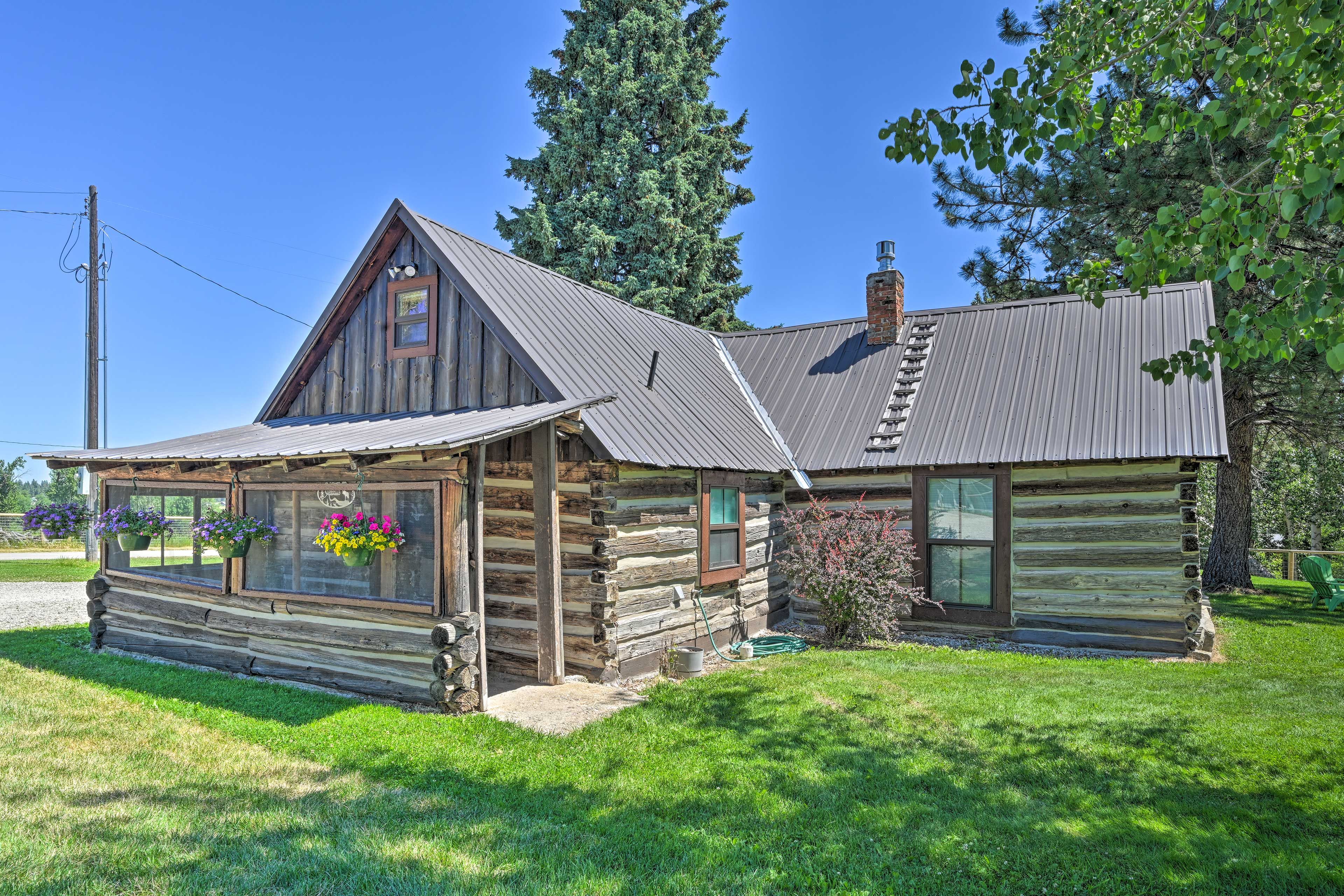 Cabin Exterior | Driveway Parking (2 Vehicles)